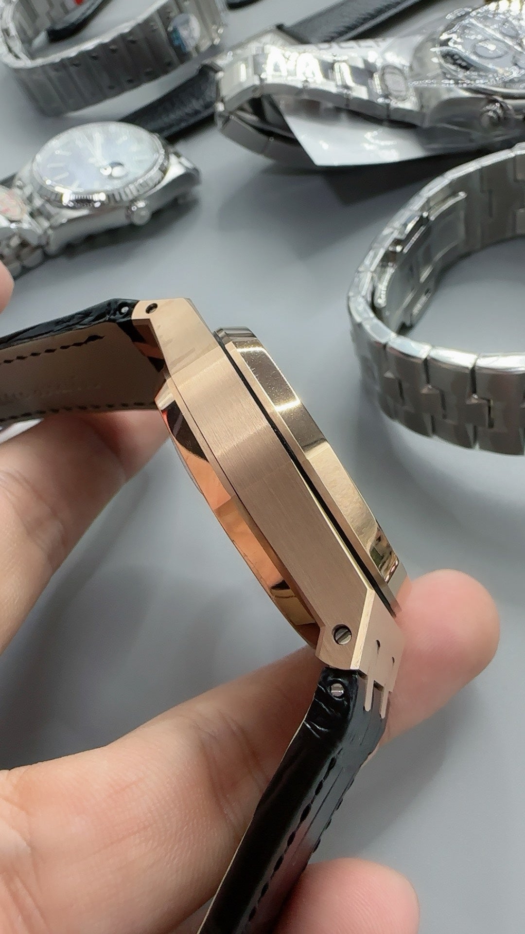 Audemars Piguet Royal Oak 26331 | 41MM | ตัวเรือนสแตนเลสสตีลเคลือบสีโรสโกลด์แบบ PVD | หน้าปัดสีดำ | สายหนัง | จับเวลา Chronograph | กลไกอัตโนมัติ Cal.2385