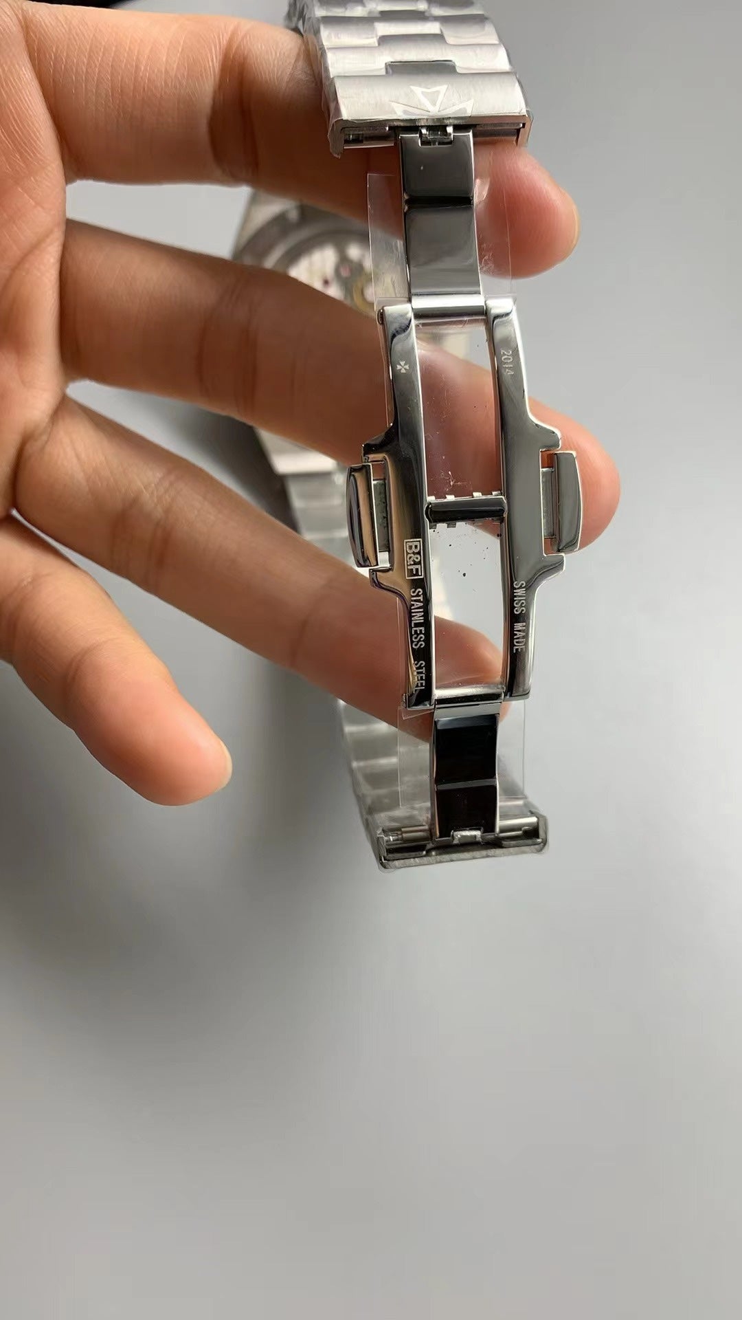 Vacheron Constantin Overseas Tourbillon 4500V | 42.5MM | ตัวเรือนสแตนเลสสตีล | ฟังก์ชันทูร์บิญอง | หน้าปัดสีน้ำเงิน | สายเหล็กสแตนเลส | กลไกอัตโนมัติ Cal.2160