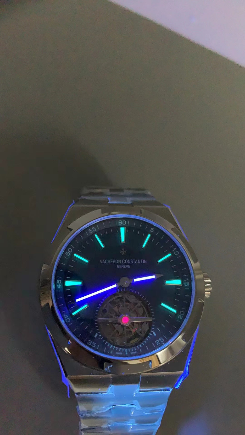 Vacheron Constantin Overseas Tourbillon 4500V | 42.5MM | ตัวเรือนสแตนเลสสตีล | ฟังก์ชันทูร์บิญอง | หน้าปัดสีน้ำเงิน | สายเหล็กสแตนเลส | กลไกอัตโนมัติ Cal.2160