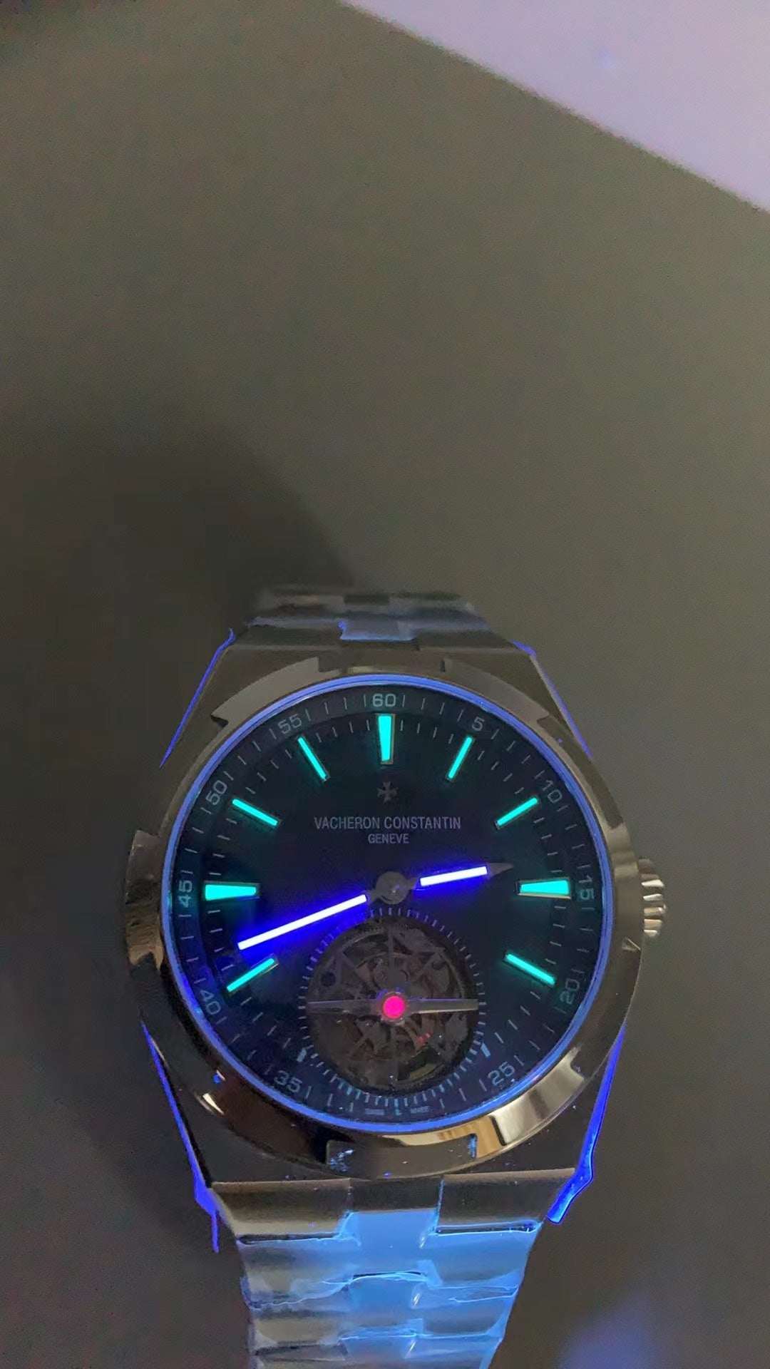 Vacheron Constantin Overseas Tourbillon 4500V | 42.5MM | ตัวเรือนสแตนเลสสตีล | ฟังก์ชันทูร์บิญอง | หน้าปัดสีน้ำเงิน | สายเหล็กสแตนเลส | กลไกอัตโนมัติ Cal.2160