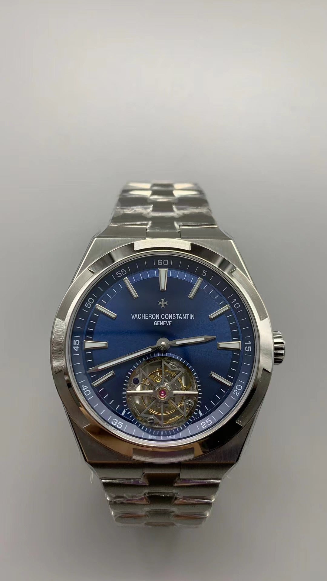 Vacheron Constantin Overseas Tourbillon 4500V | 42.5MM | ตัวเรือนสแตนเลสสตีล | ฟังก์ชันทูร์บิญอง | หน้าปัดสีน้ำเงิน | สายเหล็กสแตนเลส | กลไกอัตโนมัติ Cal.2160