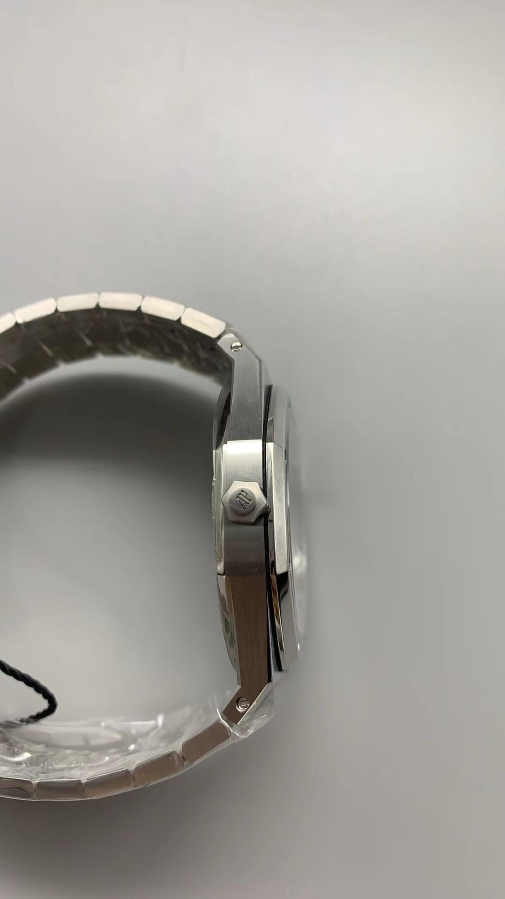 Audemars Piguet Royal Oak 15202ST | 39MM | ตัวเรือนสแตนเลสสตีล | หน้าปัดสีน้ำเงินไล่เฉด (Gradient Blue) | กลไกอัตโนมัติ Cal.2121