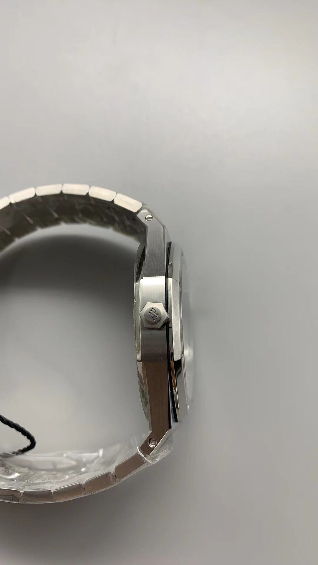 Audemars Piguet Royal Oak 15202ST | 39MM | ตัวเรือนสแตนเลสสตีล | หน้าปัดสีน้ำเงินไล่เฉด (Gradient Blue) | กลไกอัตโนมัติ Cal.2121