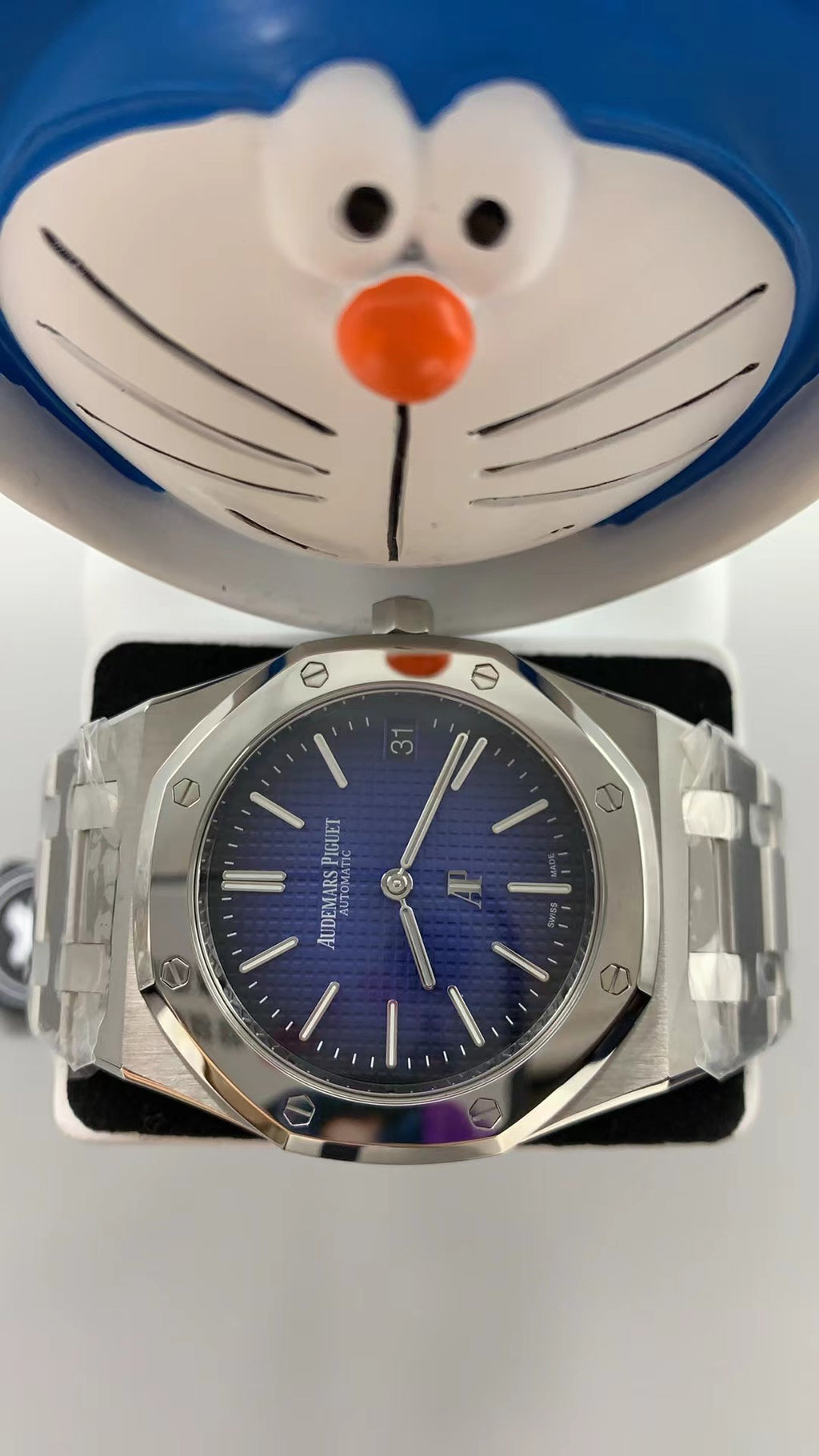 Audemars Piguet Royal Oak 15202ST | 39MM | ตัวเรือนสแตนเลสสตีล | หน้าปัดสีน้ำเงินไล่เฉด (Gradient Blue) | กลไกอัตโนมัติ Cal.2121