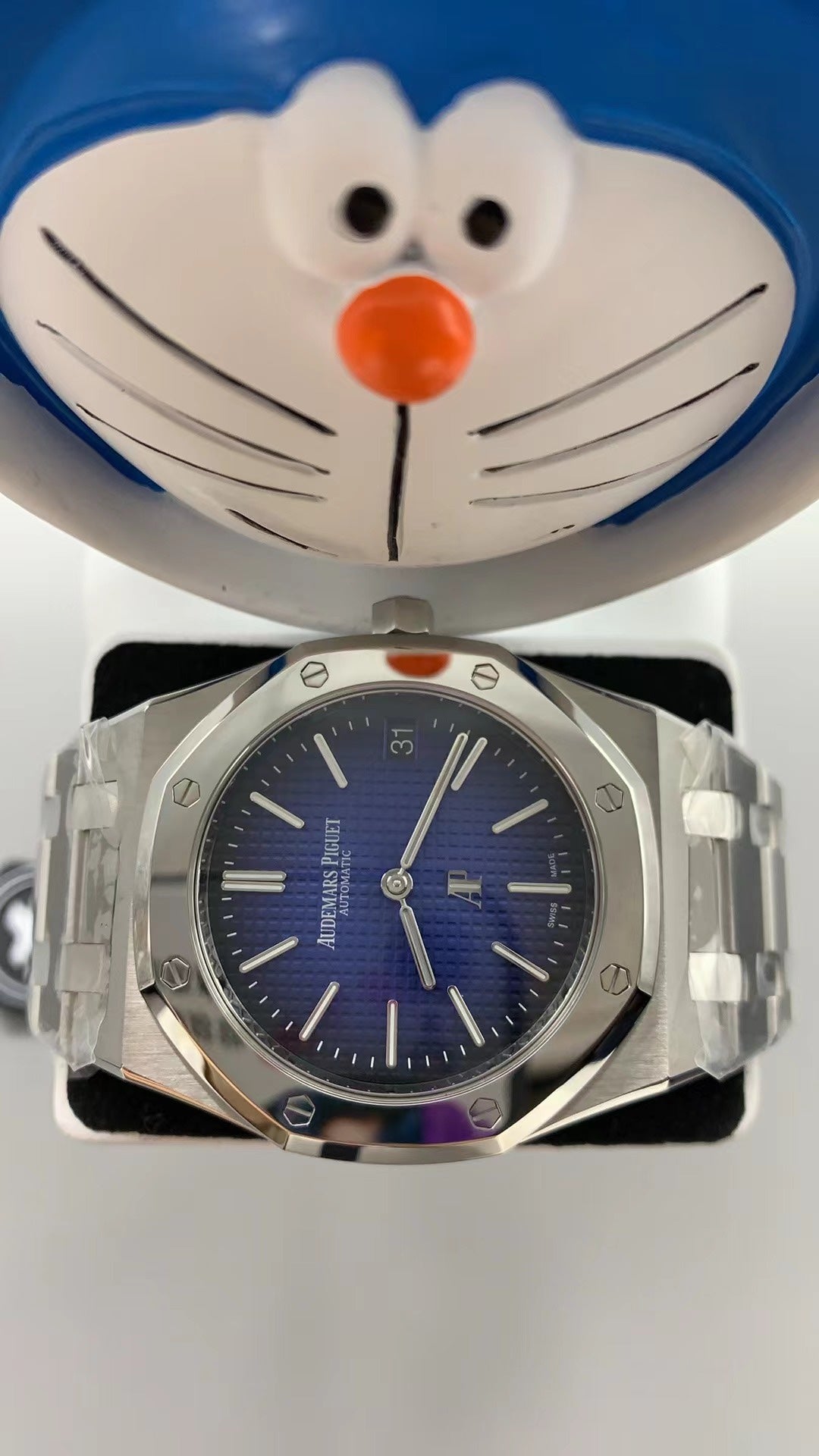 Audemars Piguet Royal Oak 15202ST | 39MM | ตัวเรือนสแตนเลสสตีล | หน้าปัดสีน้ำเงินไล่เฉด (Gradient Blue) | กลไกอัตโนมัติ Cal.2121