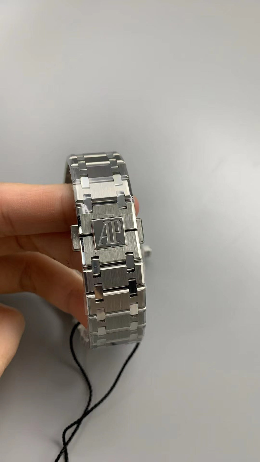 Audemars Piguet Royal Oak 15202ST | 39MM | ตัวเรือนสแตนเลสสตีล | หน้าปัดสีน้ำเงินไล่เฉด (Gradient Blue) | กลไกอัตโนมัติ Cal.2121