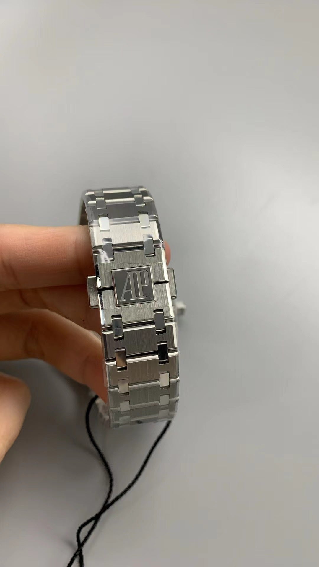 Audemars Piguet Royal Oak 15202ST | 39MM | ตัวเรือนสแตนเลสสตีล | หน้าปัดสีน้ำเงินไล่เฉด (Gradient Blue) | กลไกอัตโนมัติ Cal.2121