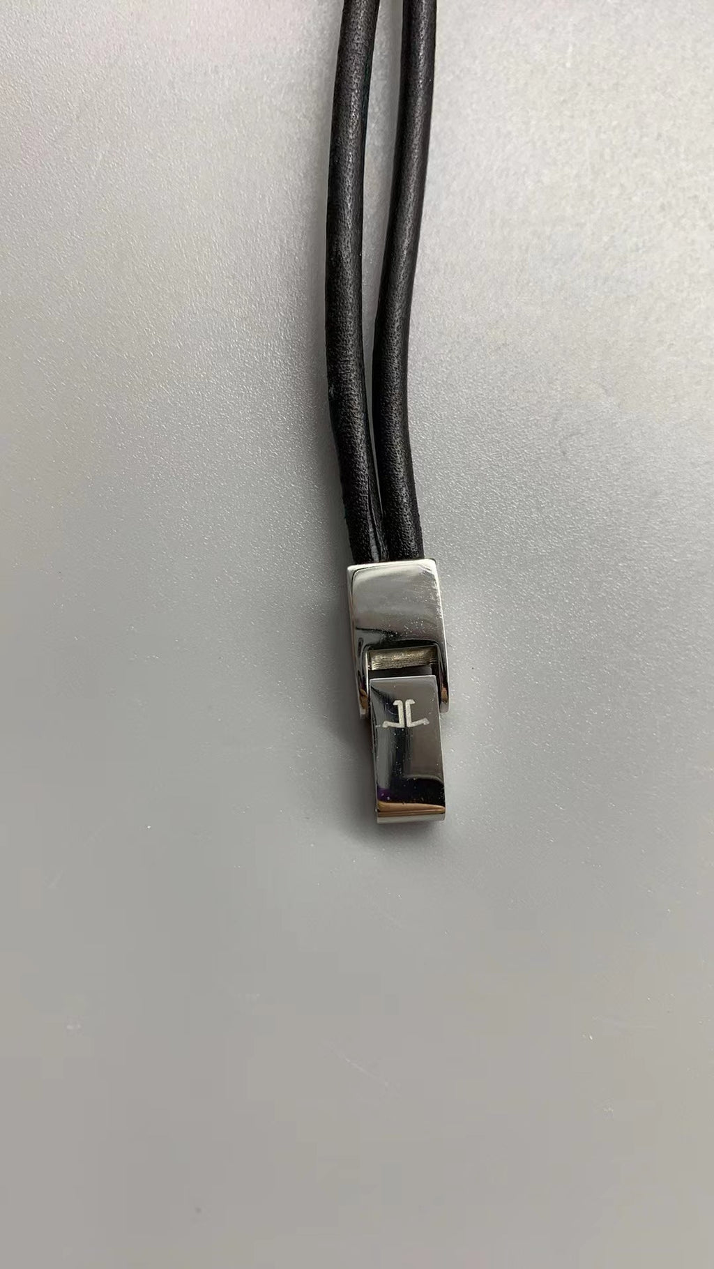 Jaeger-LeCoultre Reverso One Duetto Jewelry | 40×20MM | ตัวเรือนสแตนเลสสตีล | ขอบประดับเพชร | หน้าปัดสีเงิน | สายหนังเส้นเล็กสีดำ | กลไกไขลาน