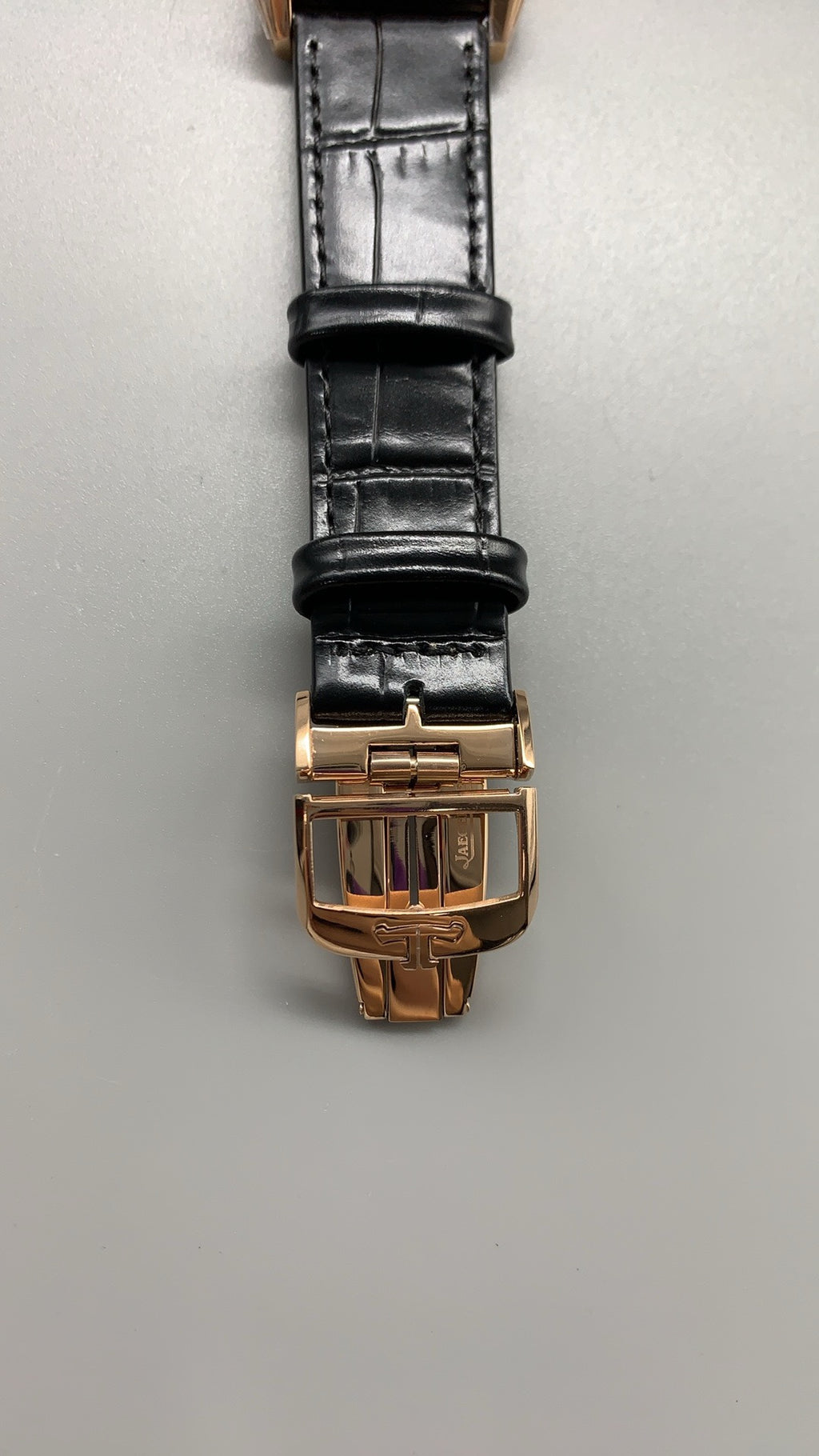 Jaeger-LeCoultre Reverso Tribute Small Seconds | 45.6×27.4MM | ตัวเรือนสแตนเลสสตีล | หน้าปัดสีเขียว | สายหนังจระเข้สีเขียว | กลไกไขลาน Cal.822/2