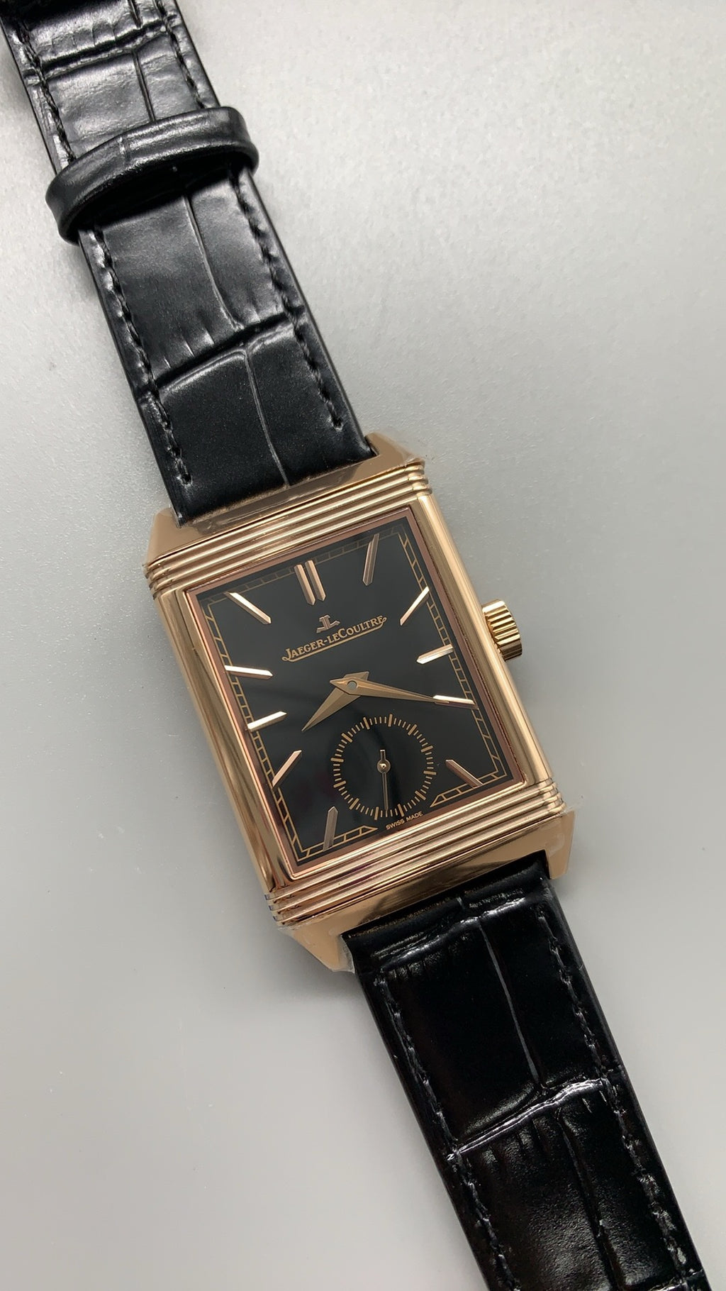 Jaeger-LeCoultre Reverso Tribute Small Seconds | 45.6×27.4MM | ตัวเรือนสแตนเลสสตีล | หน้าปัดสีเขียว | สายหนังจระเข้สีเขียว | กลไกไขลาน Cal.822/2