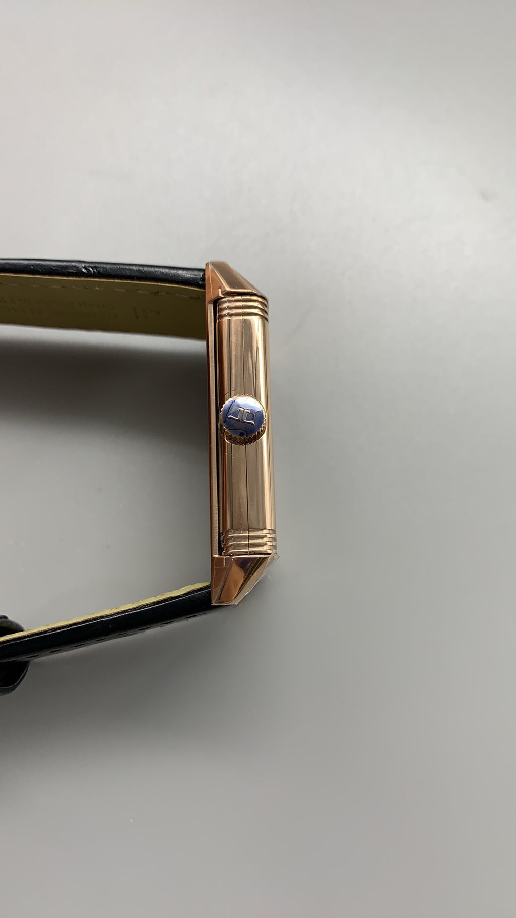 Jaeger-LeCoultre Reverso Tribute Small Seconds | 45.6×27.4MM | ตัวเรือนสแตนเลสสตีล | หน้าปัดสีเขียว | สายหนังจระเข้สีเขียว | กลไกไขลาน Cal.822/2