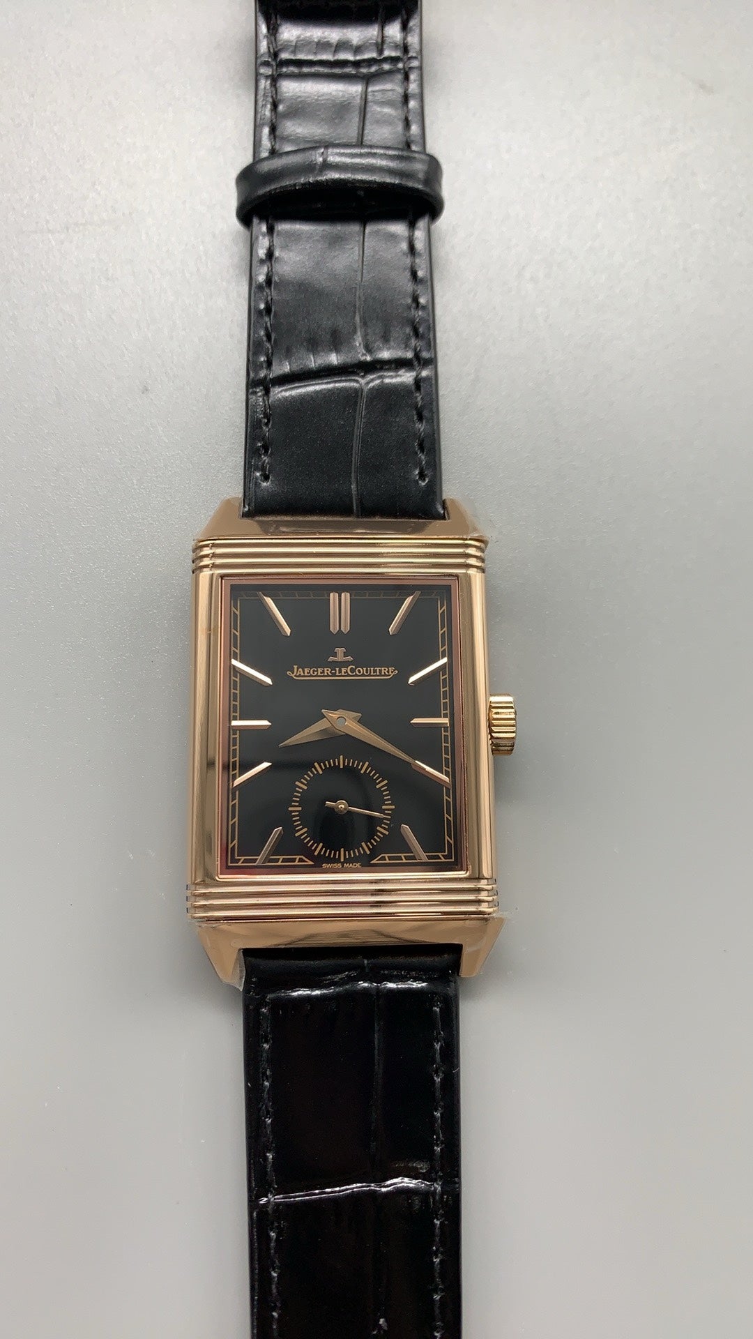 Jaeger-LeCoultre Reverso Tribute Small Seconds | 45.6×27.4MM | ตัวเรือนสแตนเลสสตีล | หน้าปัดสีเขียว | สายหนังจระเข้สีเขียว | กลไกไขลาน Cal.822/2