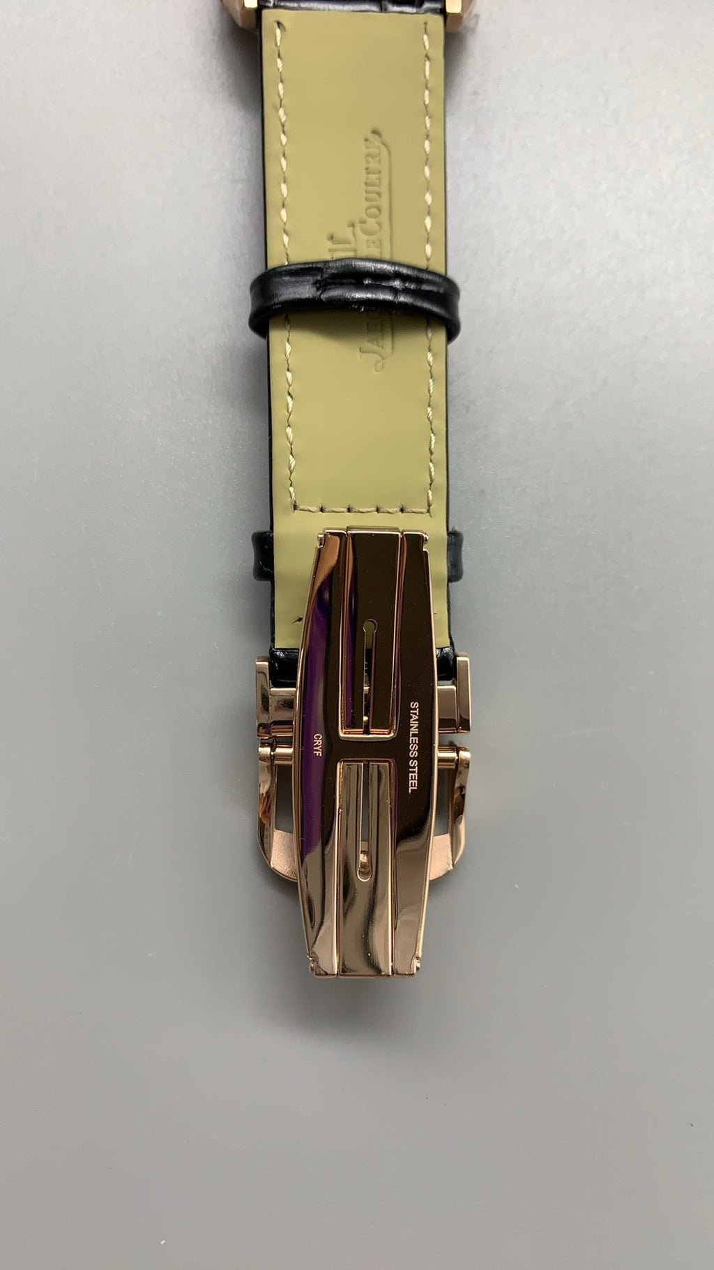 Jaeger-LeCoultre Reverso Tribute Small Seconds | 45.6×27.4MM | ตัวเรือนสแตนเลสสตีล | หน้าปัดสีเขียว | สายหนังจระเข้สีเขียว | กลไกไขลาน Cal.822/2