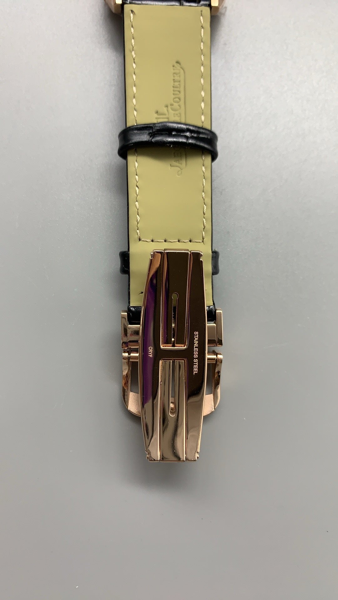 Jaeger-LeCoultre Reverso Tribute Small Seconds | 45.6×27.4MM | ตัวเรือนสแตนเลสสตีล | หน้าปัดสีเขียว | สายหนังจระเข้สีเขียว | กลไกไขลาน Cal.822/2