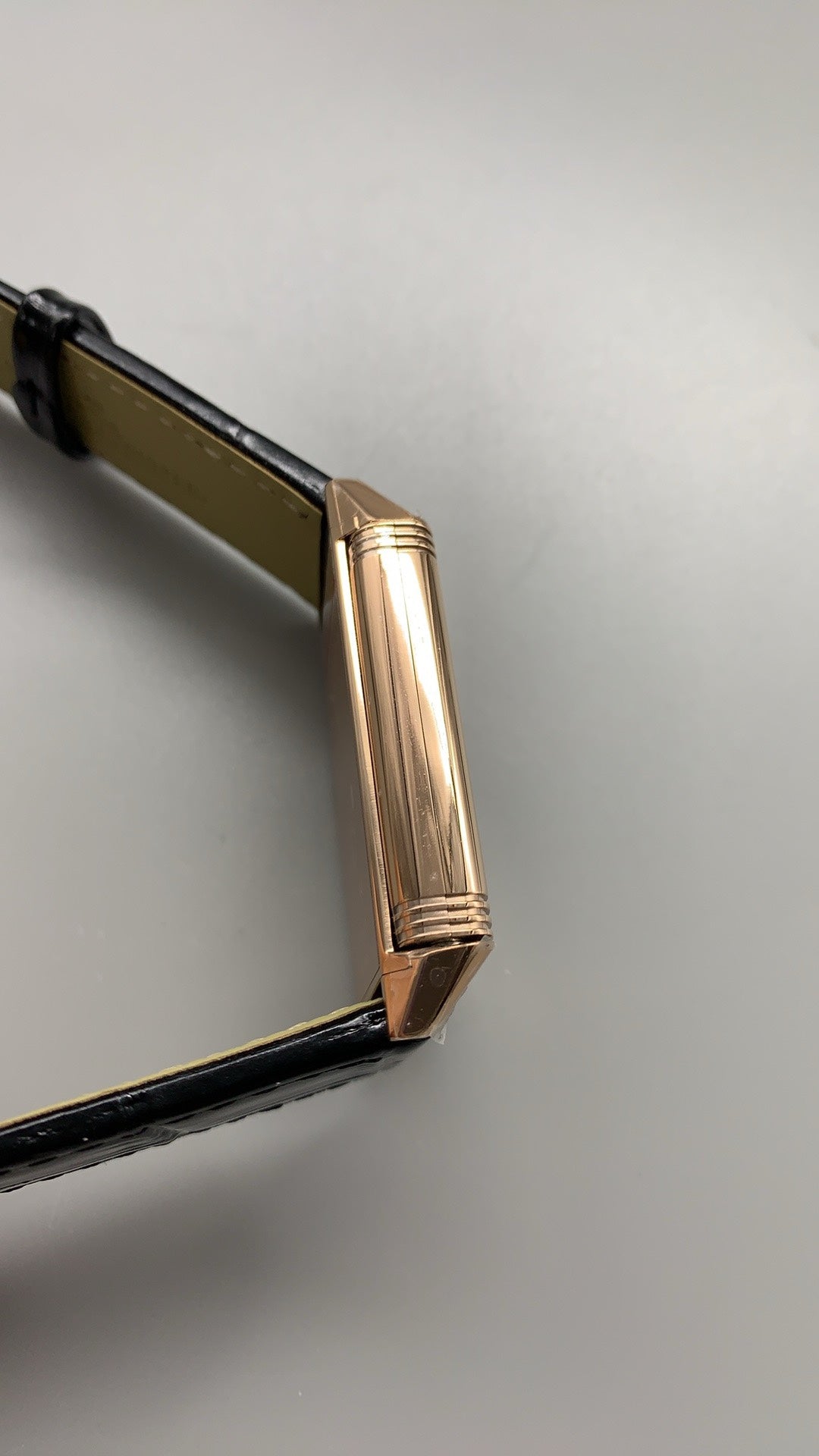 Jaeger-LeCoultre Reverso Tribute Small Seconds | 45.6×27.4MM | ตัวเรือนสแตนเลสสตีล | หน้าปัดสีเขียว | สายหนังจระเข้สีเขียว | กลไกไขลาน Cal.822/2