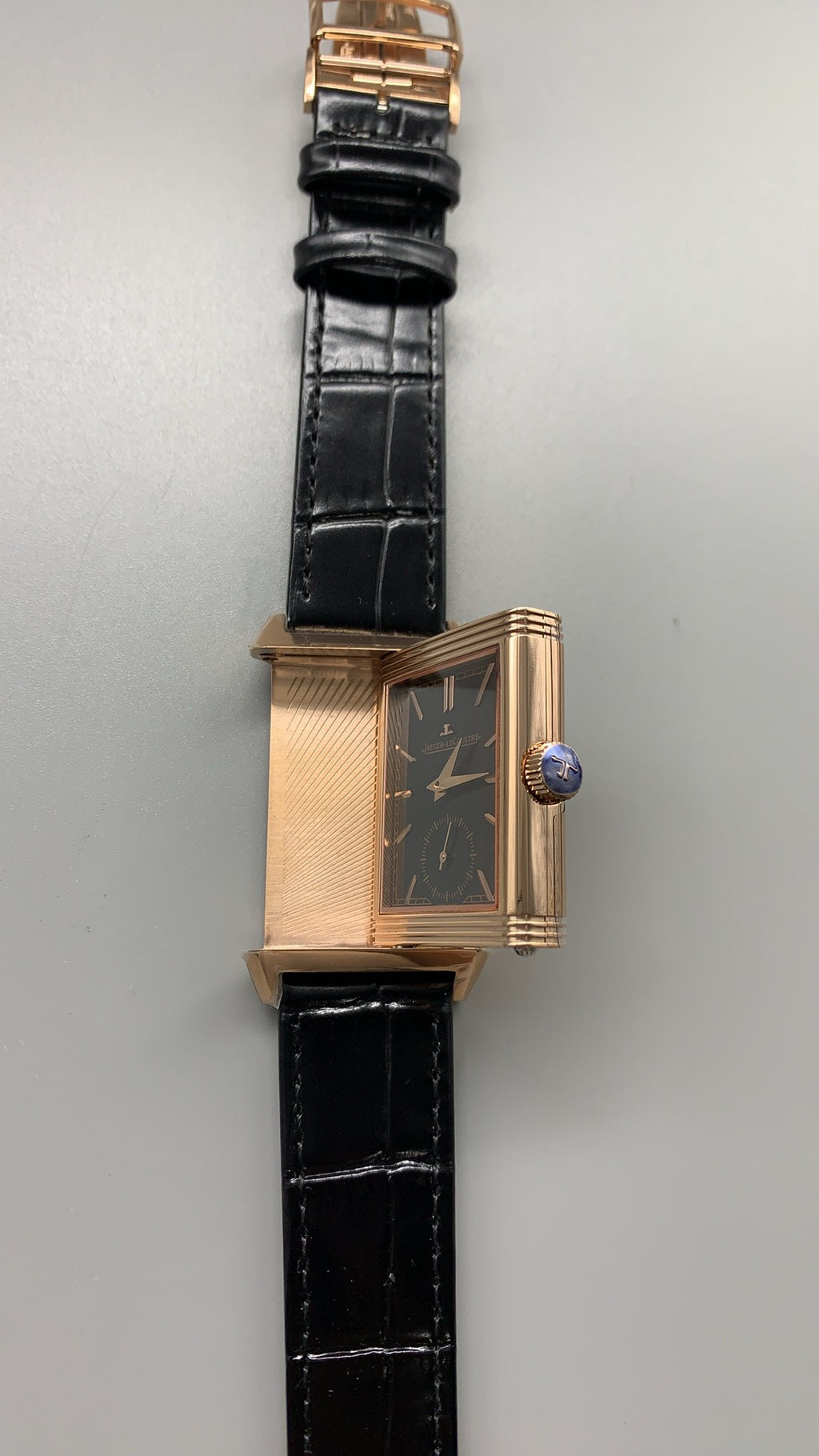 Jaeger-LeCoultre Reverso Tribute Small Seconds | 45.6×27.4MM | ตัวเรือนสแตนเลสสตีล | หน้าปัดสีเขียว | สายหนังจระเข้สีเขียว | กลไกไขลาน Cal.822/2