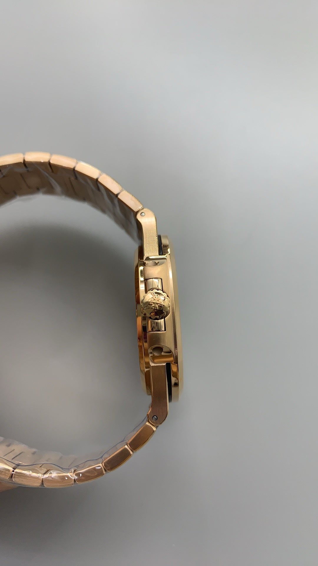 Patek Philippe Nautilus 5711 | 40MM | ตัวเรือนสีโรสโกลด์ 18K | หน้าปัดสีน้ำตาลซันเบิร์สต์ | กลไกอัตโนมัติ Cal.324 S C