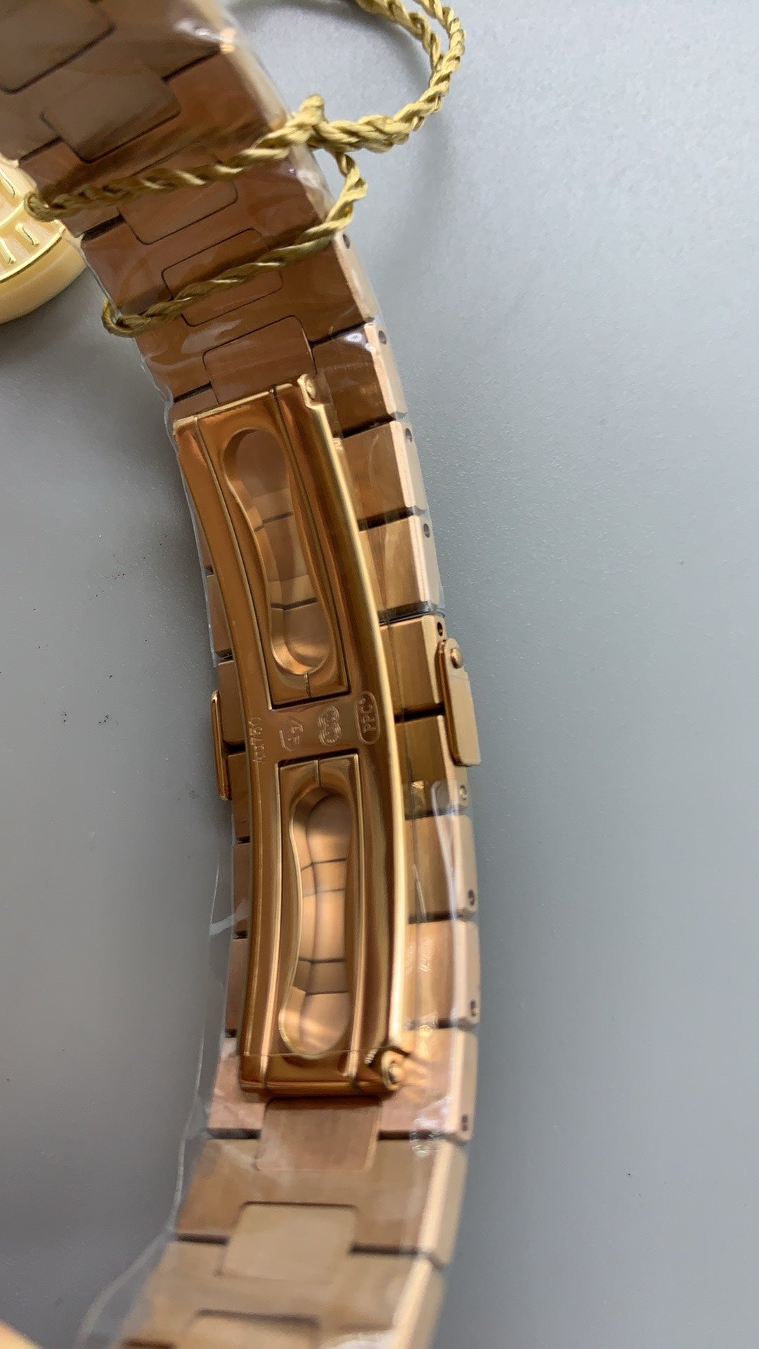 Patek Philippe Nautilus 5711 | 40MM | ตัวเรือนสีโรสโกลด์ 18K | หน้าปัดสีน้ำตาลซันเบิร์สต์ | กลไกอัตโนมัติ Cal.324 S C