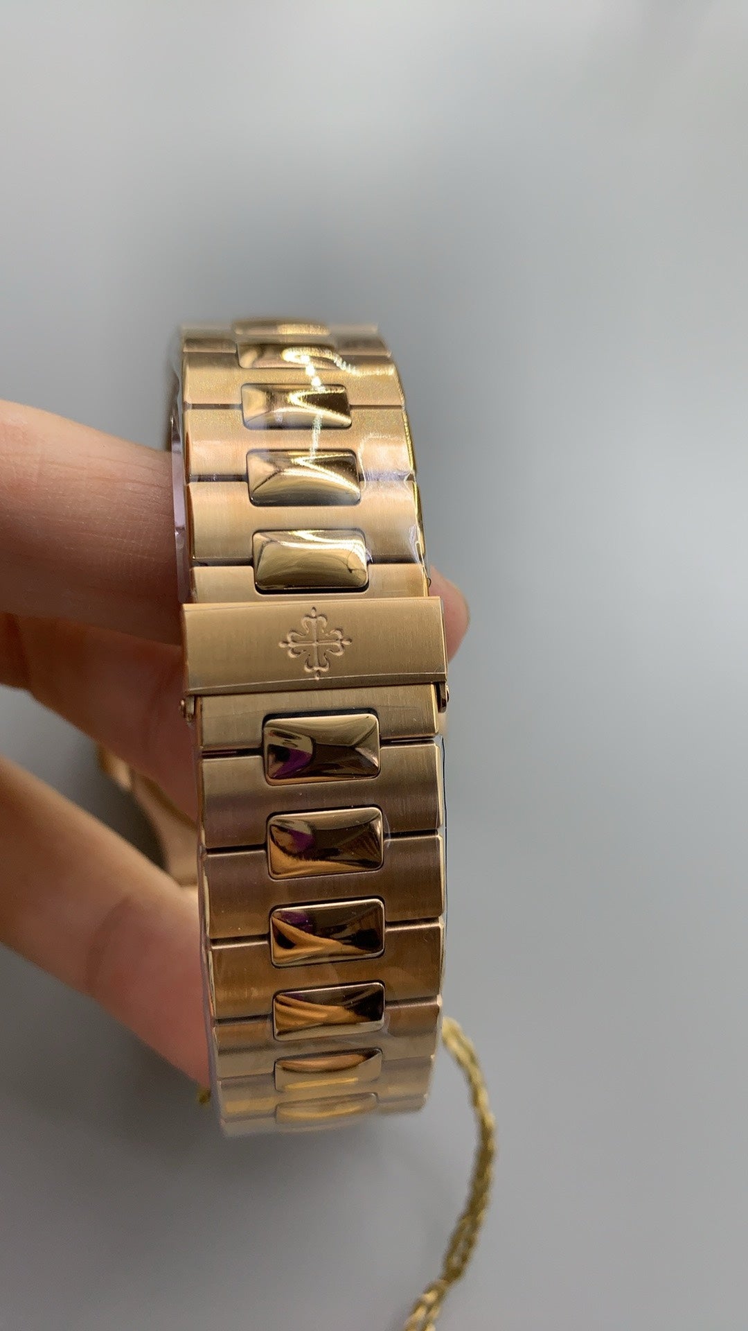 Patek Philippe Nautilus 5711 | 40MM | ตัวเรือนสีโรสโกลด์ 18K | หน้าปัดสีน้ำตาลซันเบิร์สต์ | กลไกอัตโนมัติ Cal.324 S C