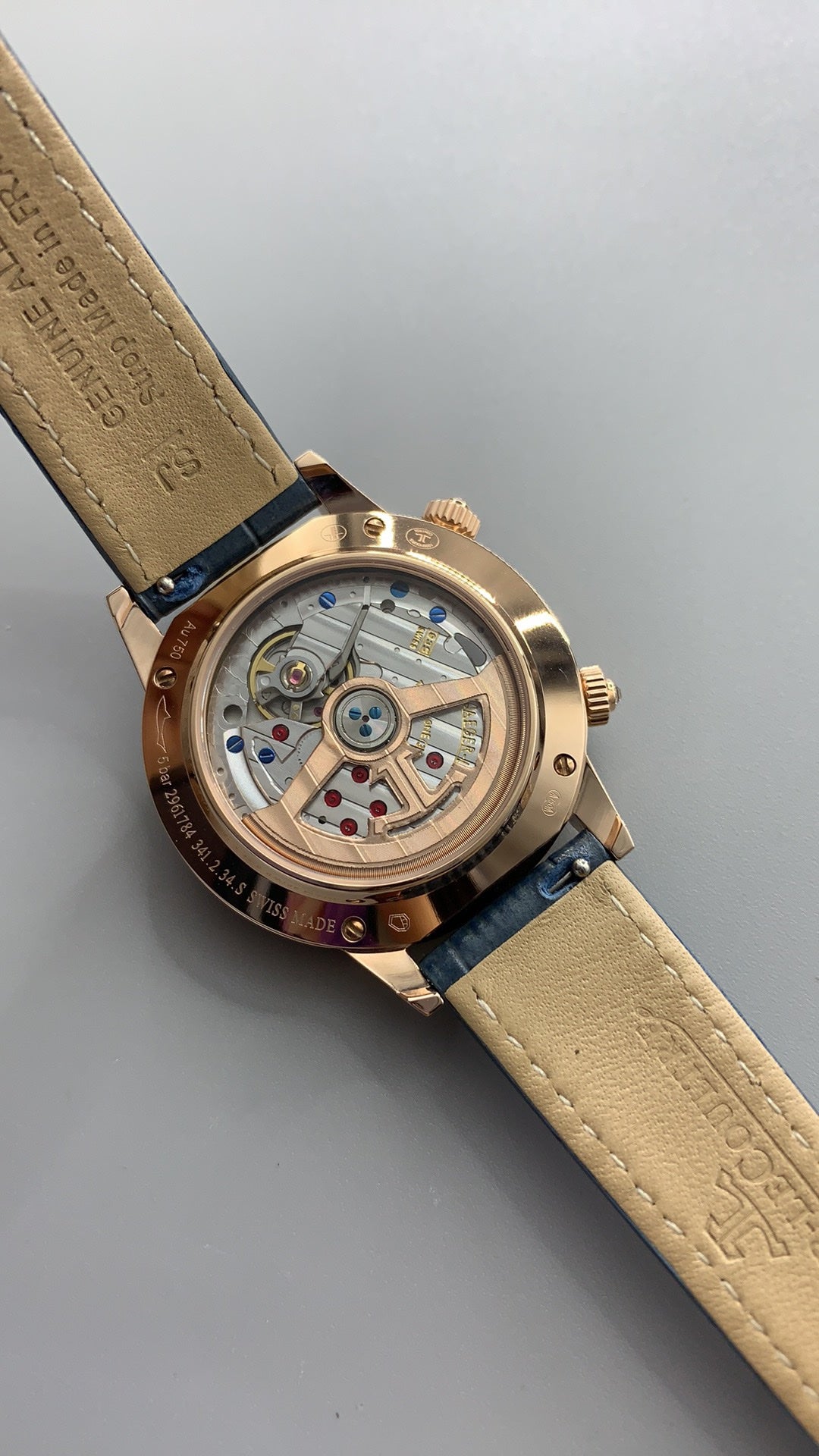 Jaeger-LeCoultre Rendez-Vous Star | 36MM | ตัวเรือนสแตนเลสสตีลเคลือบสีโรสโกลด์ | ขอบประดับเพชร | ฟังก์ชันดวงดาวตก | หน้าปัดสีฟ้า | สายหนังจระเข้สีน้ำเงิน | กลไกอัตโนมัติ Cal.734