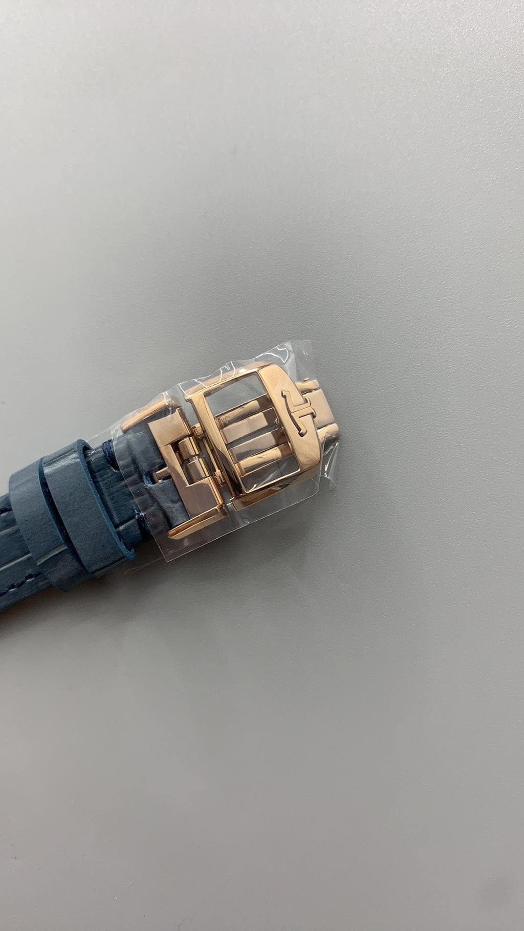 Jaeger-LeCoultre Rendez-Vous Star | 36MM | ตัวเรือนสแตนเลสสตีลเคลือบสีโรสโกลด์ | ขอบประดับเพชร | ฟังก์ชันดวงดาวตก | หน้าปัดสีฟ้า | สายหนังจระเข้สีน้ำเงิน | กลไกอัตโนมัติ Cal.734