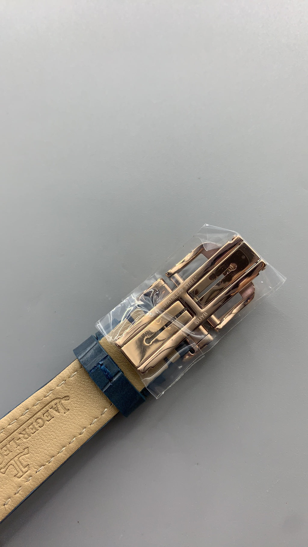 Jaeger-LeCoultre Rendez-Vous Star | 36MM | ตัวเรือนสแตนเลสสตีลเคลือบสีโรสโกลด์ | ขอบประดับเพชร | ฟังก์ชันดวงดาวตก | หน้าปัดสีฟ้า | สายหนังจระเข้สีน้ำเงิน | กลไกอัตโนมัติ Cal.734