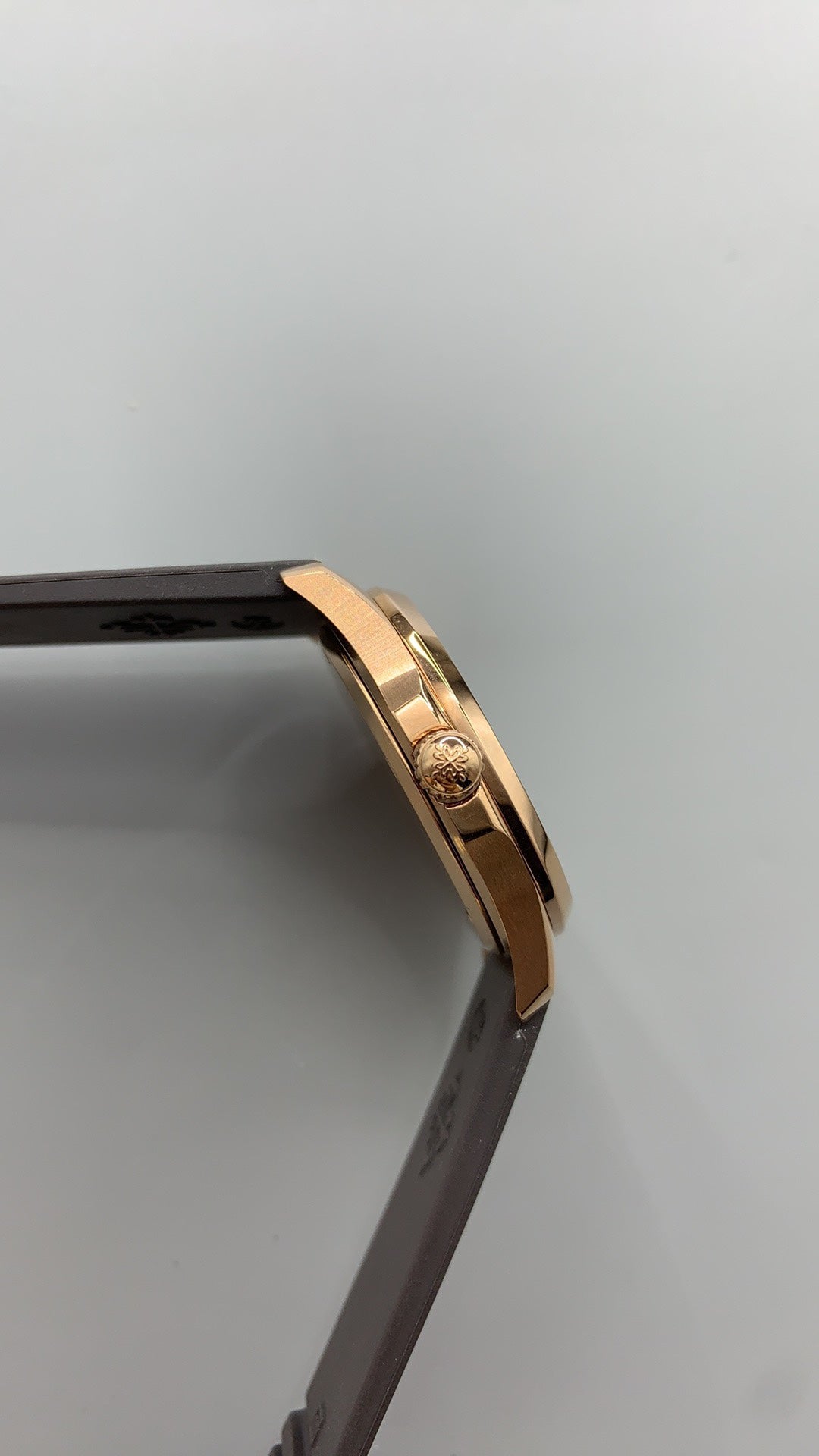 Patek Philippe Aquanaut 5068 | 35.6MM | ตัวเรือนสีโรสโกลด์ PVD | ขอบประดับเพชร | หน้าปัดสีขาว | กลไกอัตโนมัติ Cal.324 S C