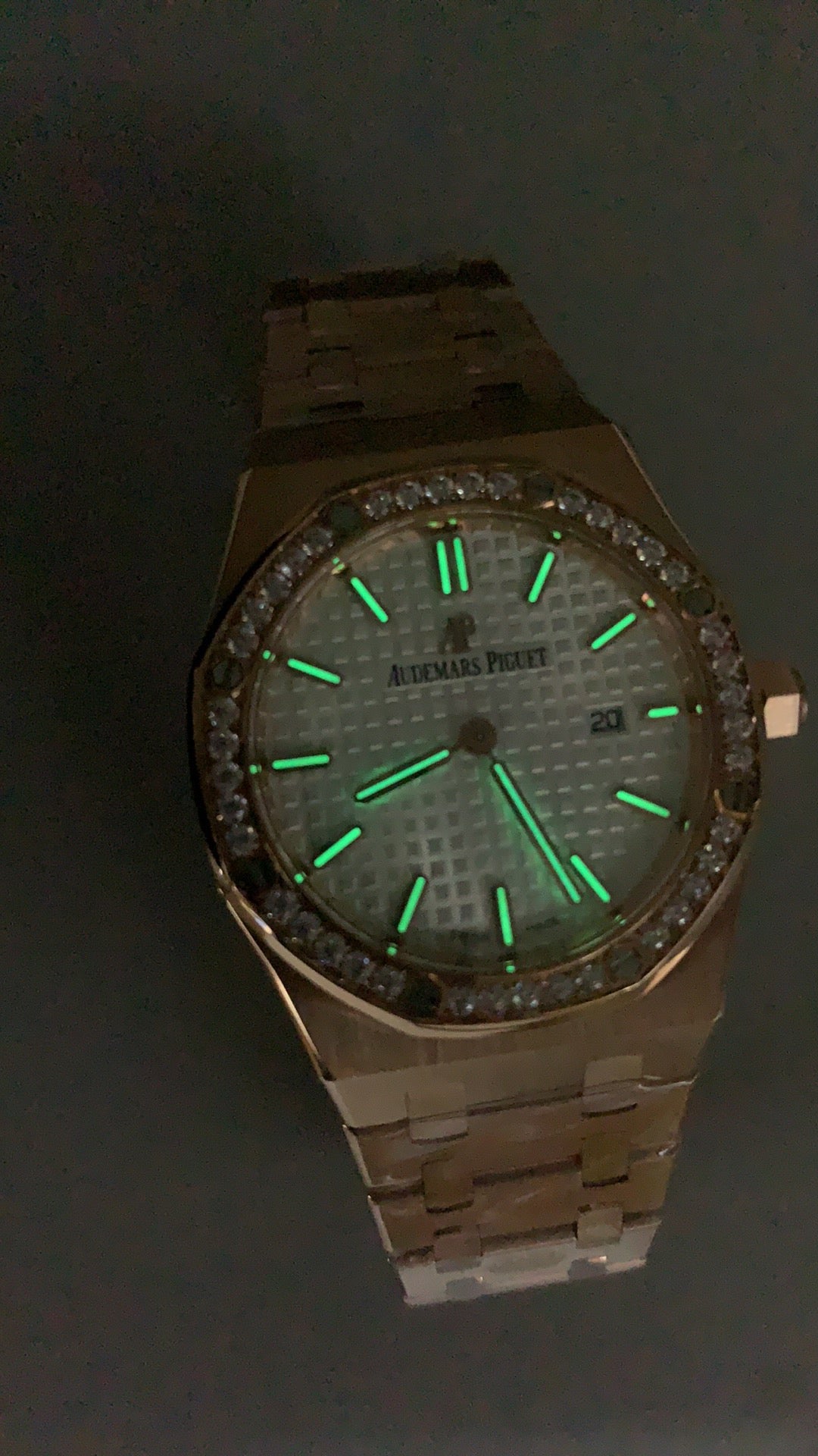 Audemars Piguet Royal Oak 33MM | ระบบควอทซ์ (Quartz) | ตัวเรือนสแตนเลสสตีลเคลือบสีโรสโกลด์แบบ PVD | หน้าปัดสีขาว | ขอบประดับเพชร