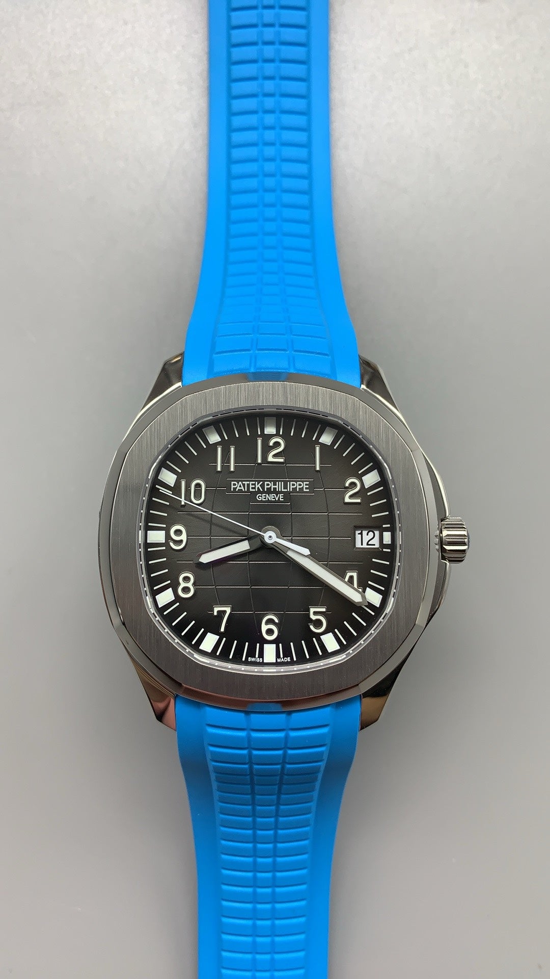 Patek Philippe Aquanaut 5167 | 40MM | หน้าปัดสีดำลายตาราง | สายยางสีน้ำเงิน | กลไกอัตโนมัติ Cal.324 S C