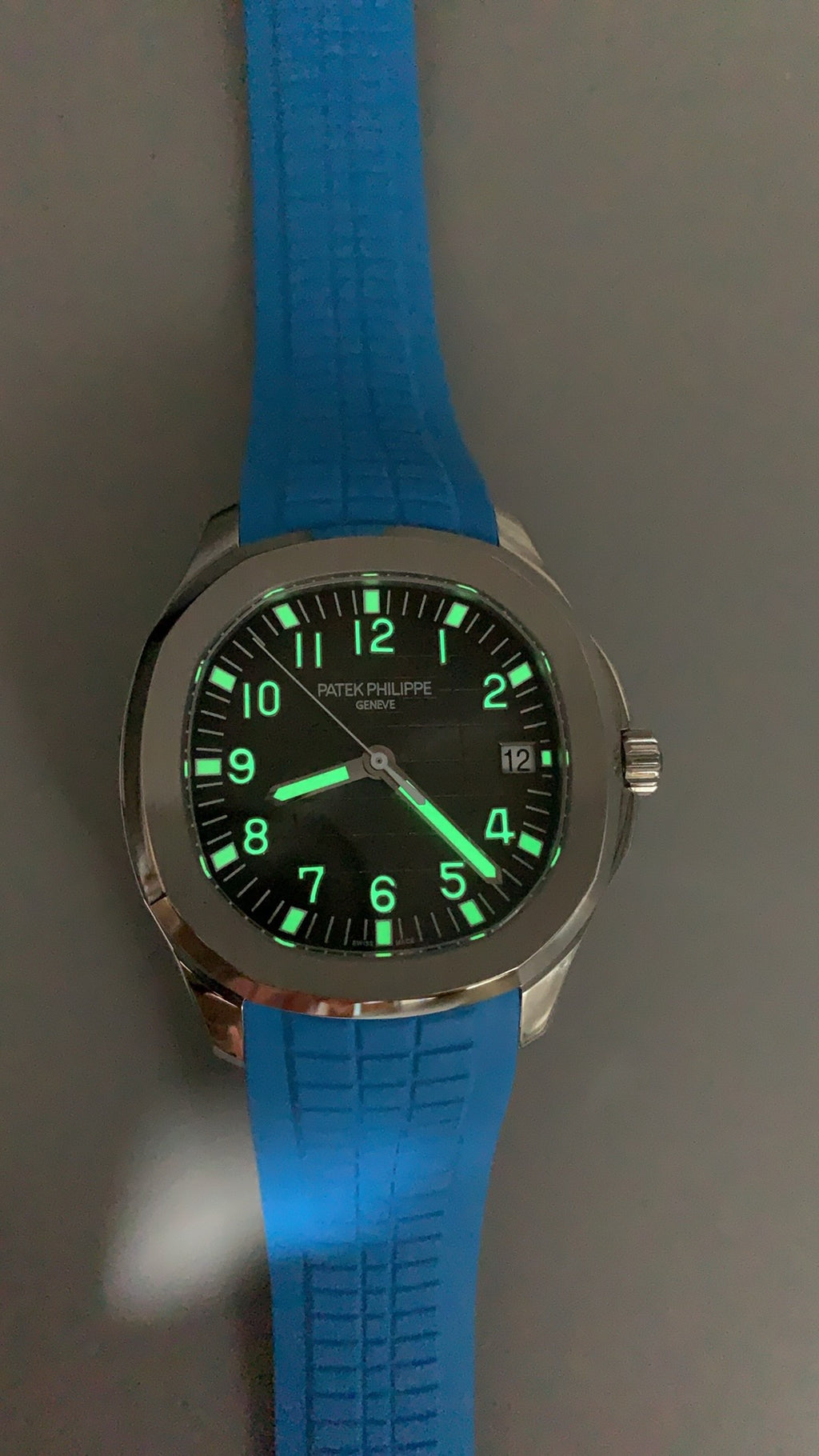 Patek Philippe Aquanaut 5167 | 40MM | หน้าปัดสีดำลายตาราง | สายยางสีน้ำเงิน | กลไกอัตโนมัติ Cal.324 S C