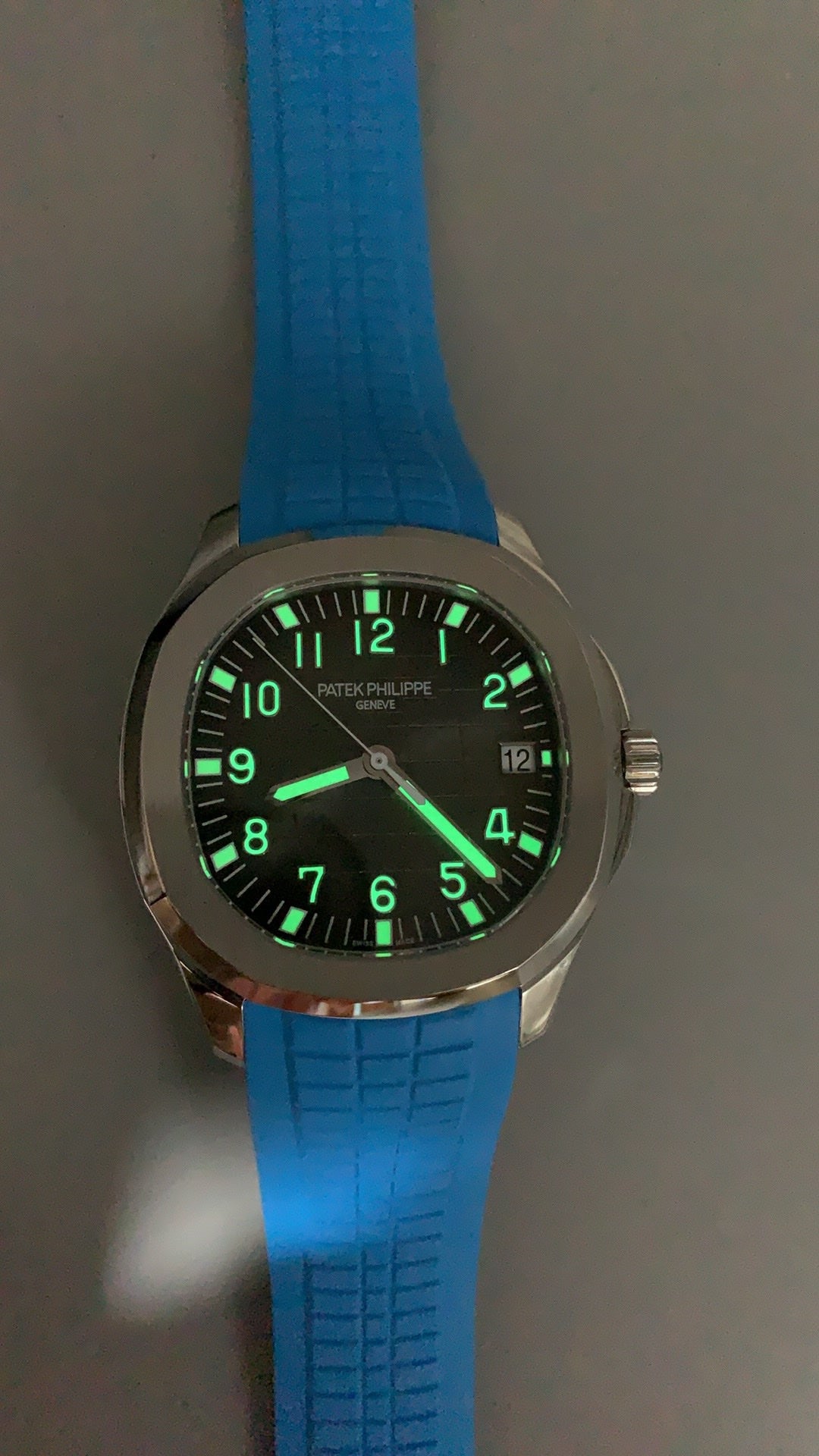 Patek Philippe Aquanaut 5167 | 40MM | หน้าปัดสีดำลายตาราง | สายยางสีน้ำเงิน | กลไกอัตโนมัติ Cal.324 S C