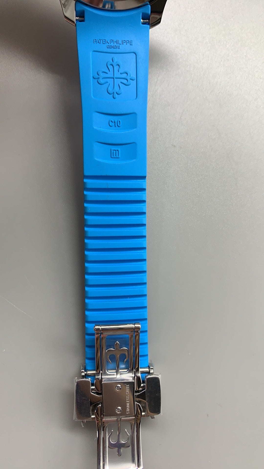 Patek Philippe Aquanaut 5167 | 40MM | หน้าปัดสีดำลายตาราง | สายยางสีน้ำเงิน | กลไกอัตโนมัติ Cal.324 S C