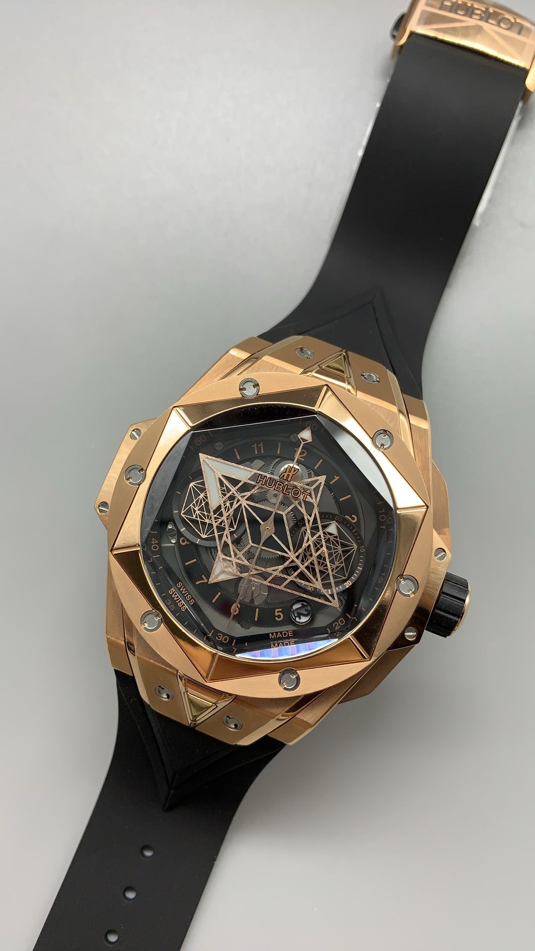 Hublot Big Bang Unico II Sang Bleu | 44MM | ตัวเรือนไทเทเนียม | หน้าปัดสเกเลตันลายเรขาคณิต | จับเวลา Chronograph | กลไกอัตโนมัติ HUB1280