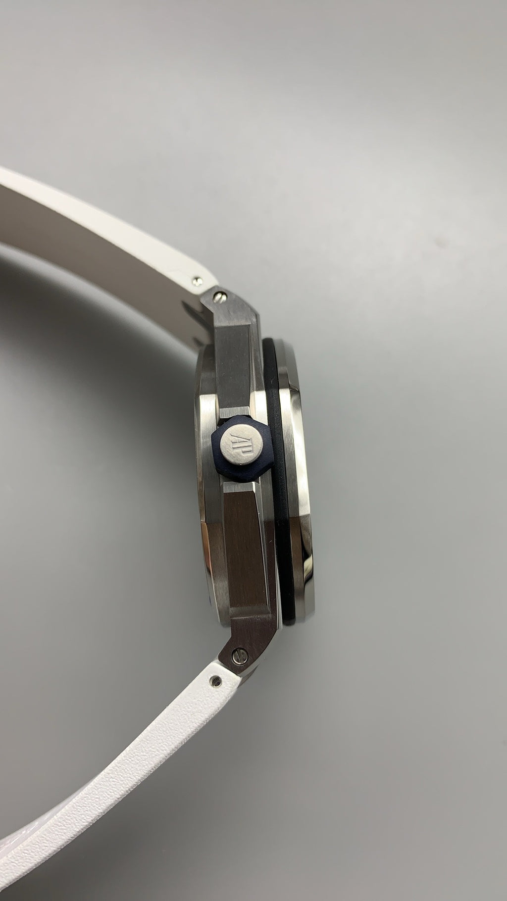 Audemars Piguet Royal Oak Offshore Diver 15710ST | 42MM | ตัวเรือนสแตนเลสสตีล | หน้าปัดสีคลาสสิก | กลไกอัตโนมัติ Cal.3120