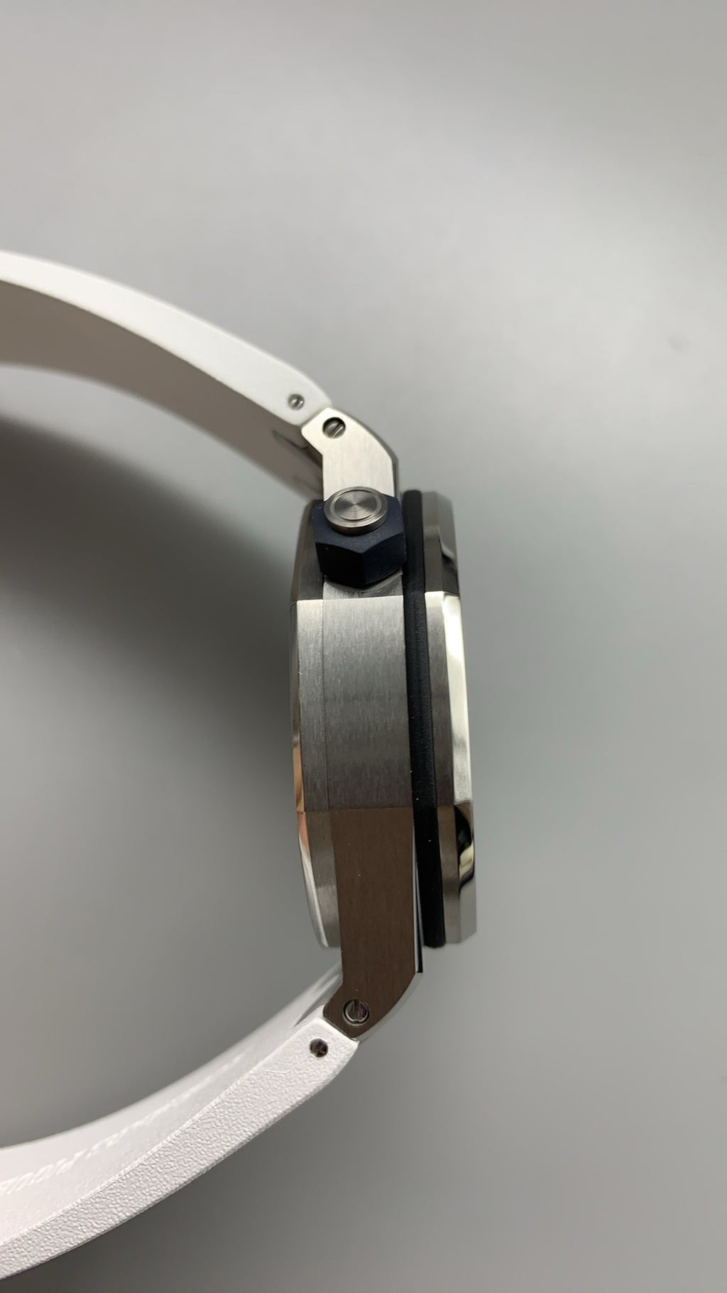 Audemars Piguet Royal Oak Offshore Diver 15710ST | 42MM | ตัวเรือนสแตนเลสสตีล | หน้าปัดสีคลาสสิก | กลไกอัตโนมัติ Cal.3120