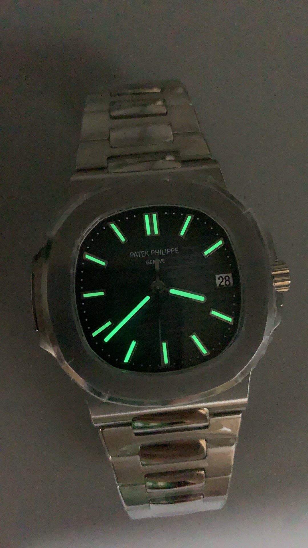 Patek Philippe Nautilus 5711 | 40MM | หน้าปัดสีน้ำเงินลายริ้ว | ตัวเรือนสแตนเลสสตีล | กลไกอัตโนมัติ Cal.324 S C