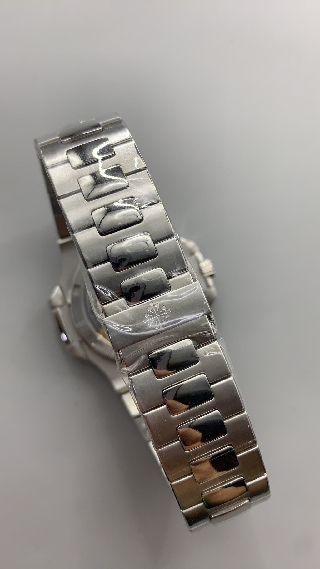 Patek Philippe Nautilus 5711 | 40MM | หน้าปัดสีน้ำเงินลายริ้ว | ตัวเรือนสแตนเลสสตีล | กลไกอัตโนมัติ Cal.324 S C