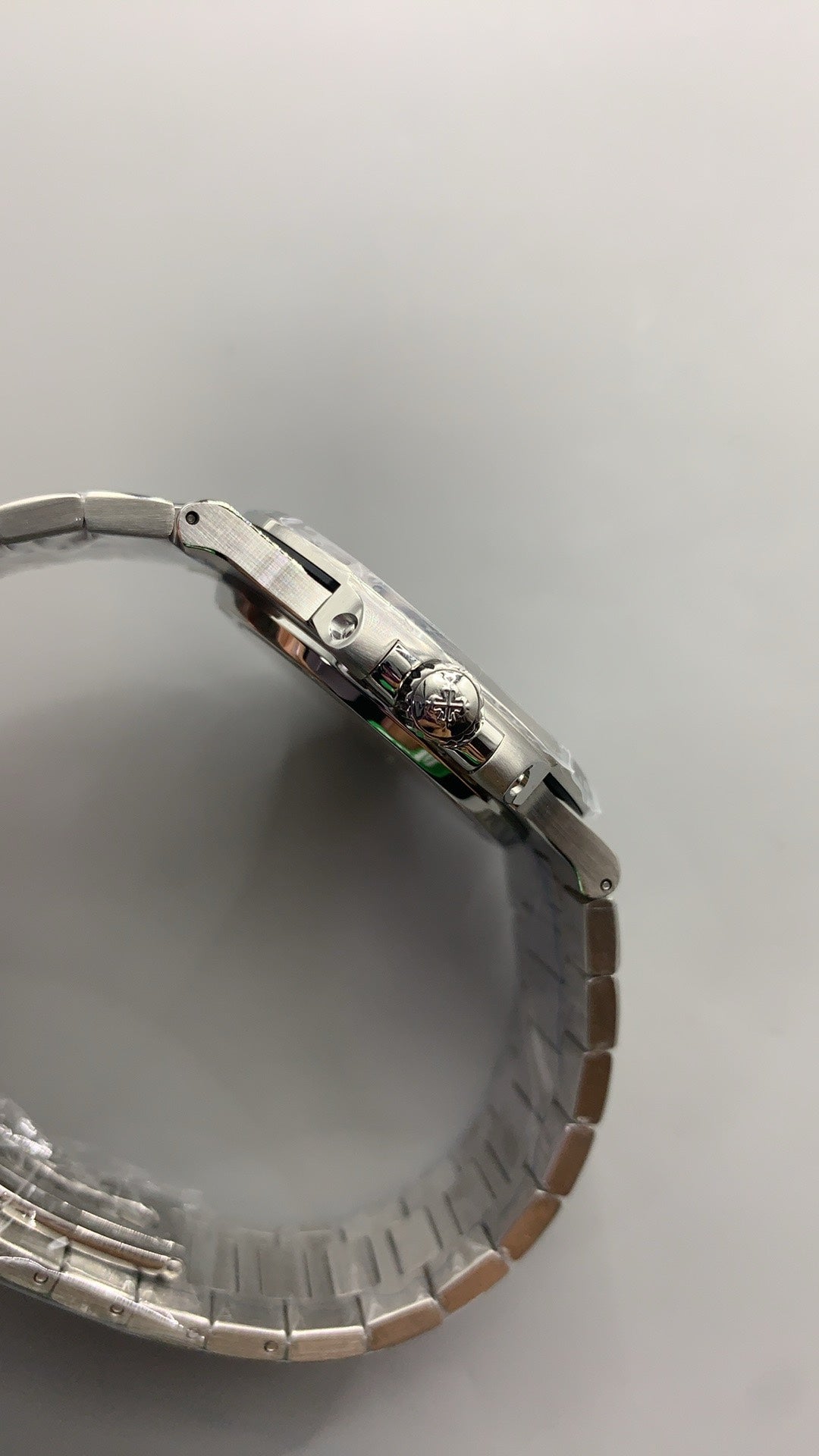 Patek Philippe Nautilus 5711 | 40MM | หน้าปัดสีน้ำเงินลายริ้ว | ตัวเรือนสแตนเลสสตีล | กลไกอัตโนมัติ Cal.324 S C