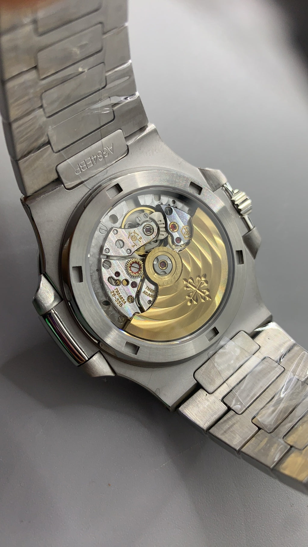 Patek Philippe Nautilus 5711 | 40MM | หน้าปัดสีน้ำเงินลายริ้ว | ตัวเรือนสแตนเลสสตีล | กลไกอัตโนมัติ Cal.324 S C