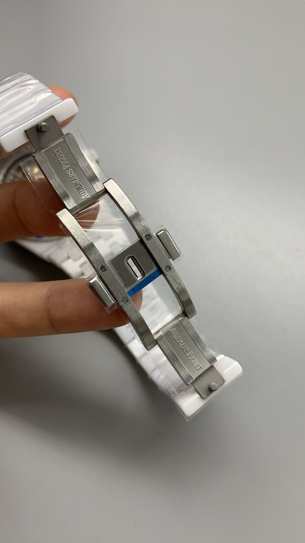 Audemars Piguet Royal Oak Perpetual Calendar 26579CB | 41MM | ตัวเรือนเซรามิกสีขาว | หน้าปัดสีน้ำเงิน | ปฏิทินถาวร (Perpetual Calendar) | กลไกอัตโนมัติ Cal.5134