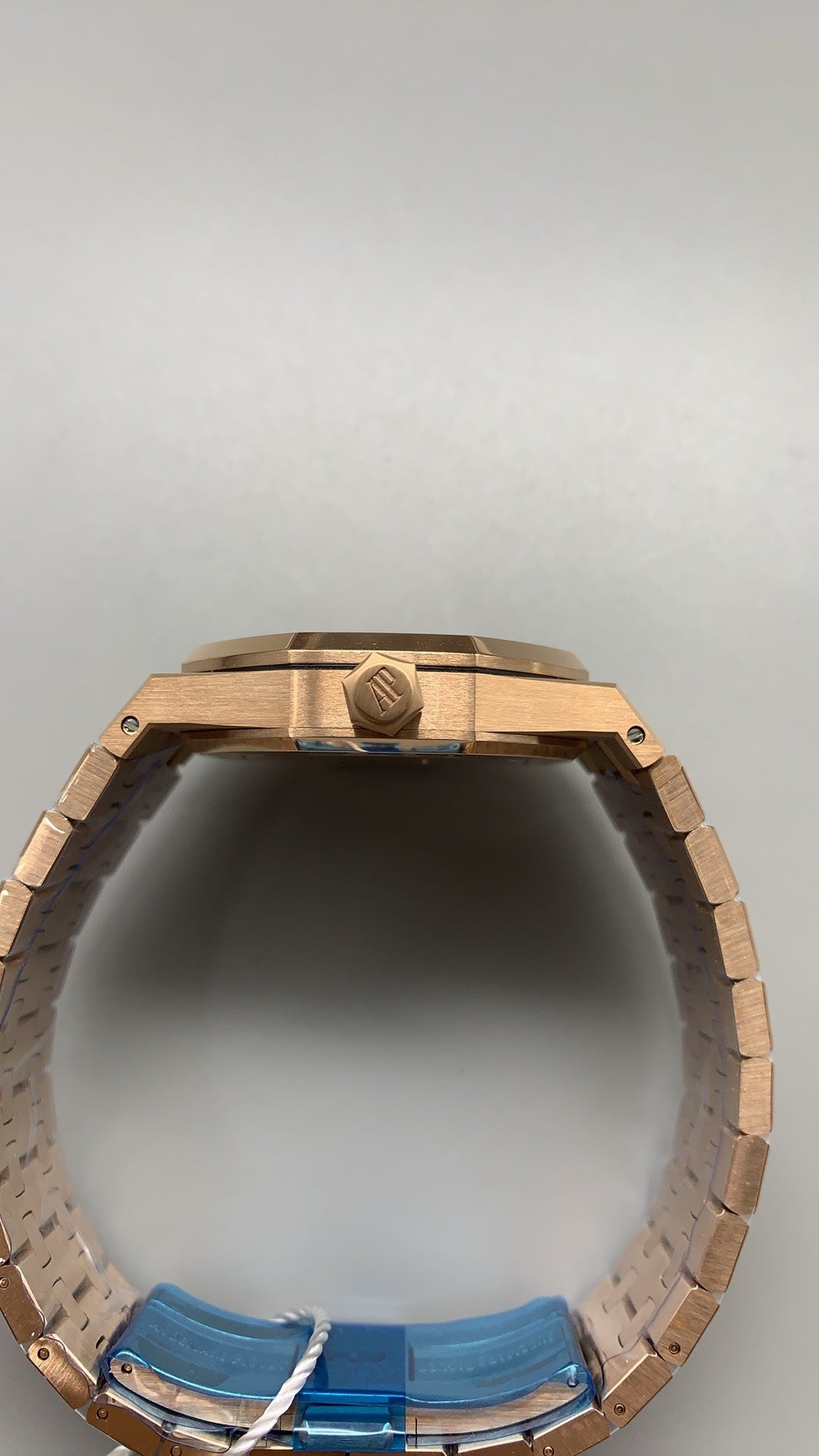 Audemars Piguet Royal Oak 15450 | 37MM | ตัวเรือนสแตนเลสสตีลเคลือบสีโรสโกลด์แบบ PVD | ขอบประดับอัญมณีสี彩รุ้ง (Rainbow Bezel) | หน้าปัดสีขาว | กลไกอัตโนมัติ Cal.3120