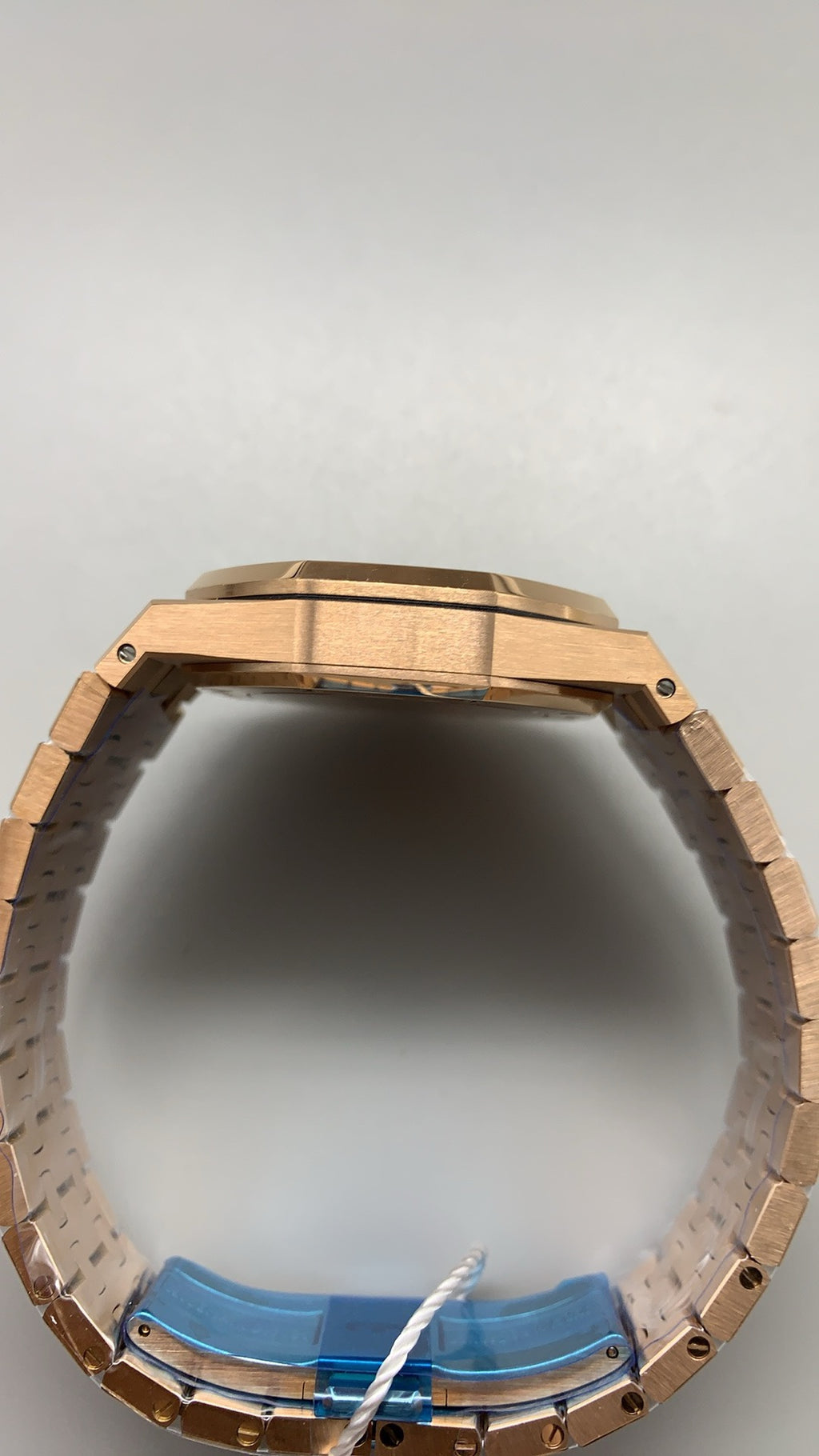 Audemars Piguet Royal Oak 15450 | 37MM | ตัวเรือนสแตนเลสสตีลเคลือบสีโรสโกลด์แบบ PVD | ขอบประดับอัญมณีสี彩รุ้ง (Rainbow Bezel) | หน้าปัดสีขาว | กลไกอัตโนมัติ Cal.3120