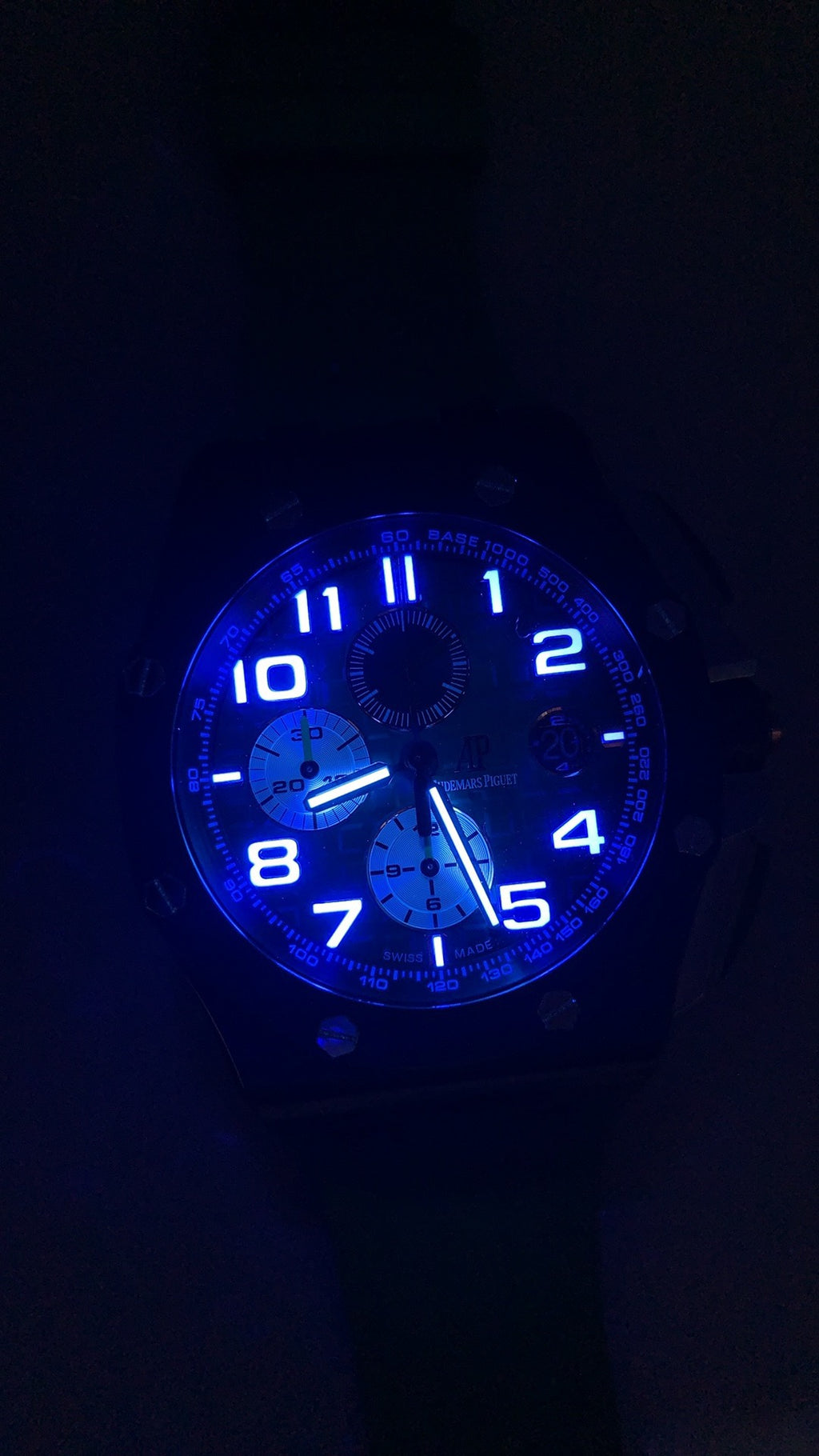 Audemars Piguet Royal Oak Offshore 26405CE.OO.A056CA.01 | 44MM | ตัวเรือนสแตนเลสสตีล | ขอบเซรามิกสีเขียว | หน้าปัดสีเขียวพร้อมหน้าปัดย่อยสีขาว | สายยางสีเขียว | จับเวลา Chronograph | กลไกอัตโนมัติ Cal.3126