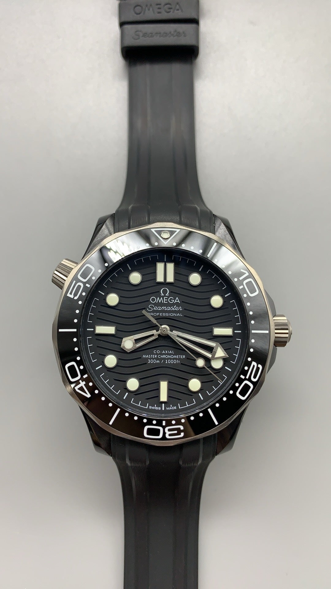Omega Seamaster Diver 300M 42MM | กลไกอัตโนมัติ Co-Axial Master Chronometer ขนาดตัวเรือน: 42 มม.