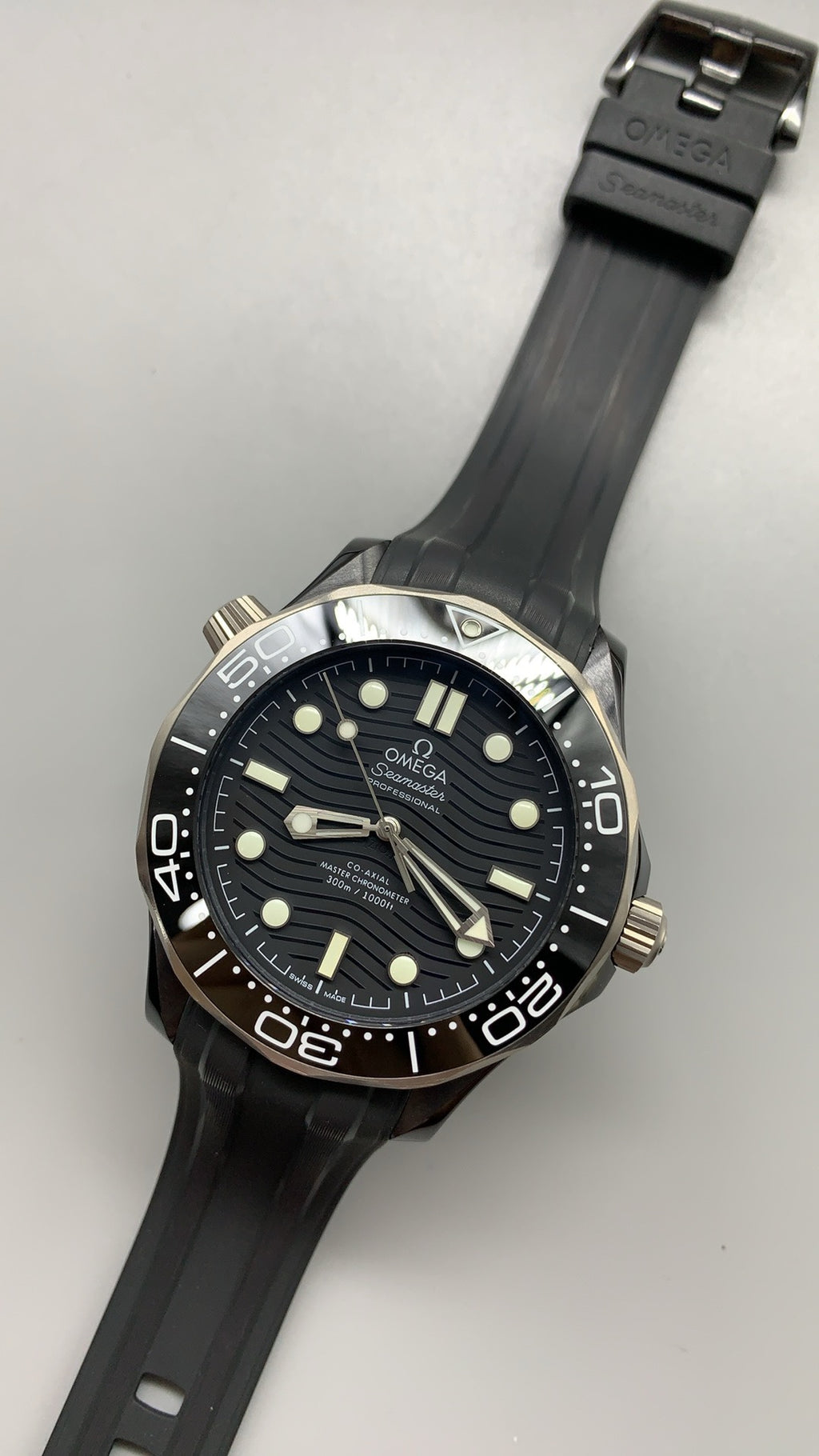 Omega Seamaster Diver 300M 42MM | กลไกอัตโนมัติ Co-Axial Master Chronometer ขนาดตัวเรือน: 42 มม.