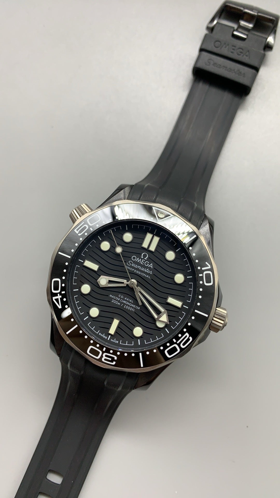 Omega Seamaster Diver 300M 42MM | กลไกอัตโนมัติ Co-Axial Master Chronometer ขนาดตัวเรือน: 42 มม.