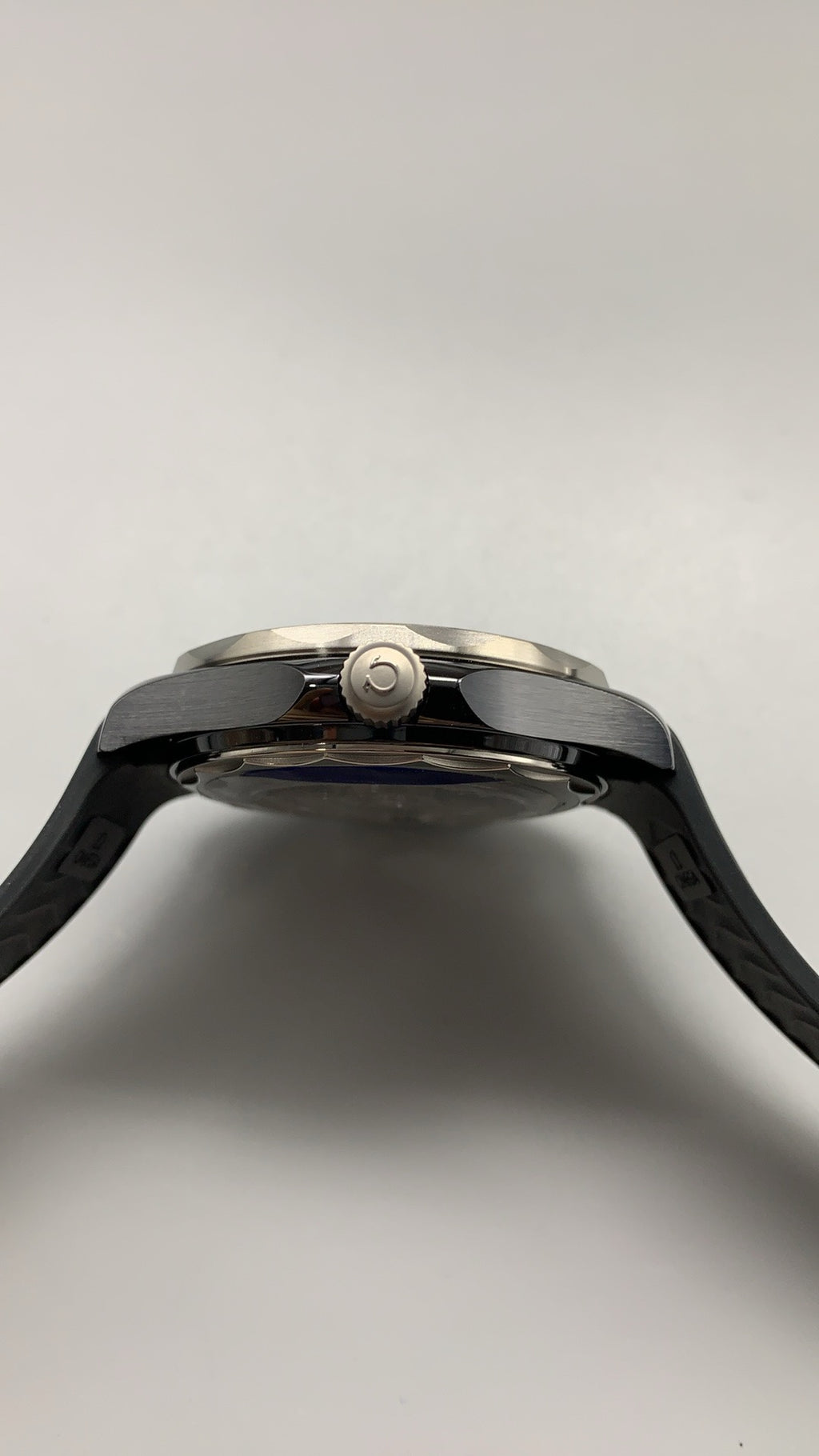 Omega Seamaster Diver 300M 42MM | กลไกอัตโนมัติ Co-Axial Master Chronometer ขนาดตัวเรือน: 42 มม.