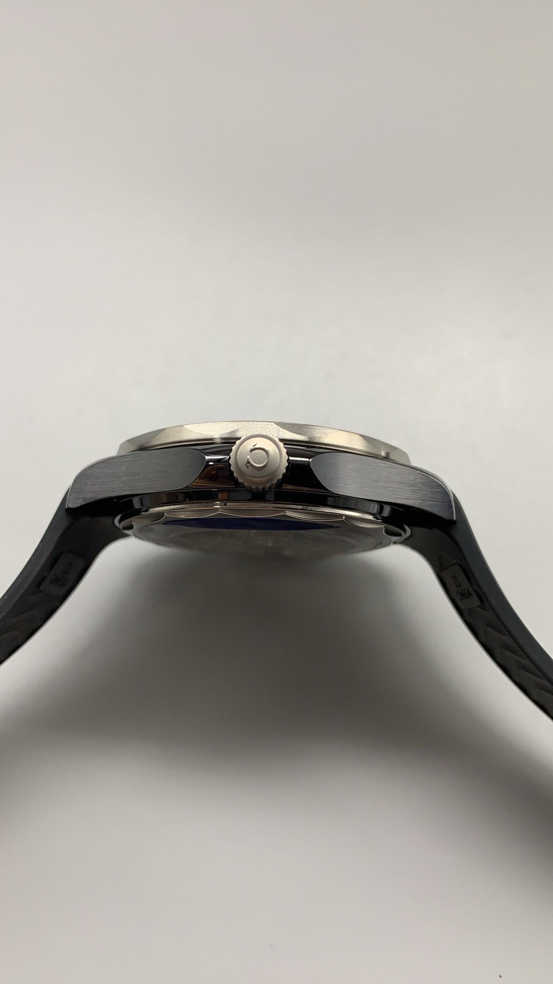 Omega Seamaster Diver 300M 42MM | กลไกอัตโนมัติ Co-Axial Master Chronometer ขนาดตัวเรือน: 42 มม.