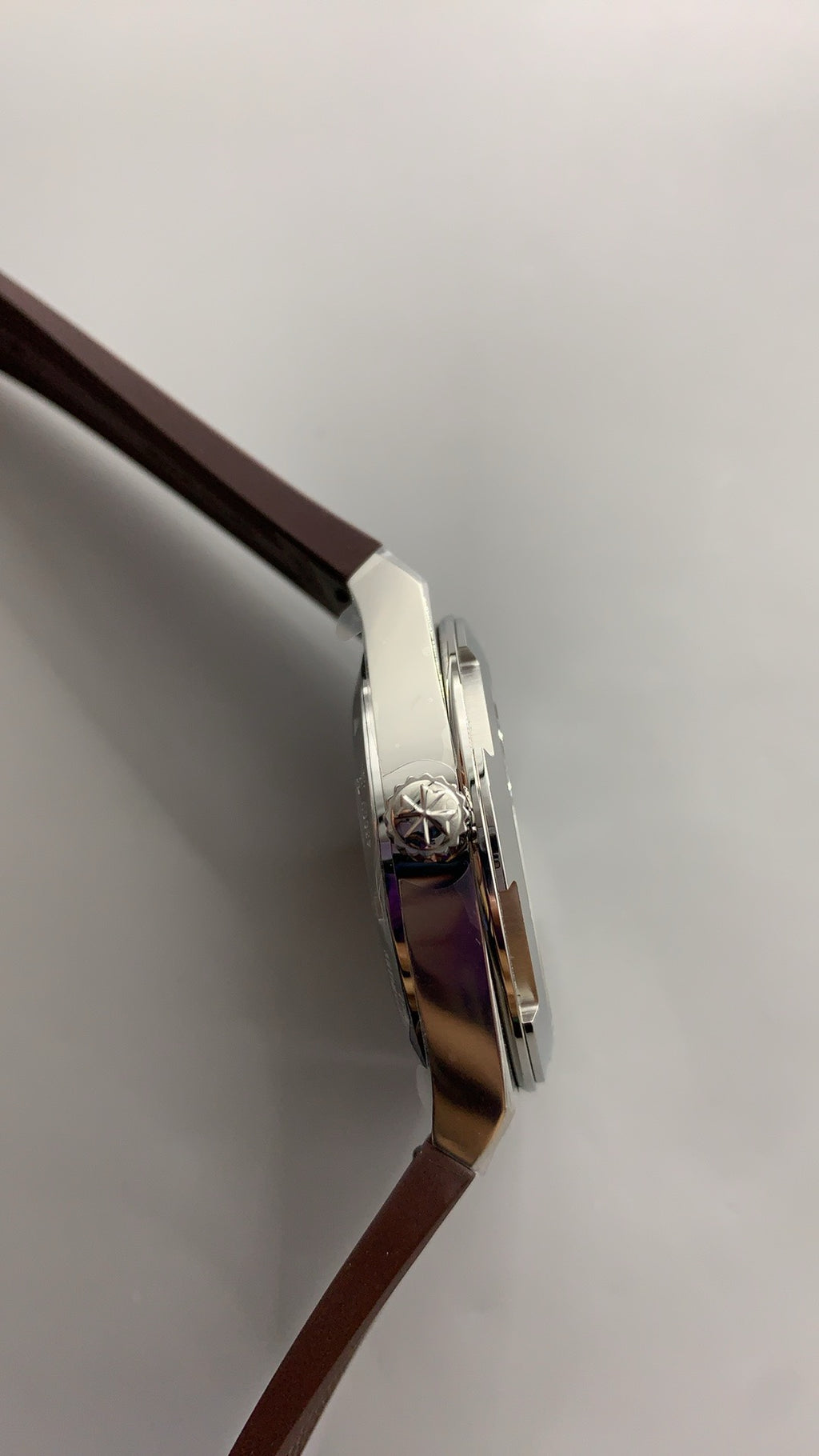 Vacheron Constantin Overseas 4500V | 41MM | ตัวเรือนสแตนเลสสตีล | ฟังก์ชันวันที่ | หน้าปัดสีน้ำตาล | สายยางสีน้ำตาล | กลไกอัตโนมัติ Cal.5100