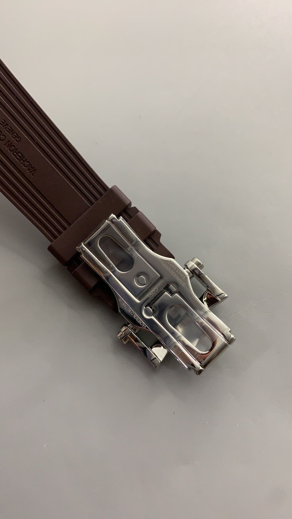 Vacheron Constantin Overseas 4500V | 41MM | ตัวเรือนสแตนเลสสตีล | ฟังก์ชันวันที่ | หน้าปัดสีน้ำตาล | สายยางสีน้ำตาล | กลไกอัตโนมัติ Cal.5100